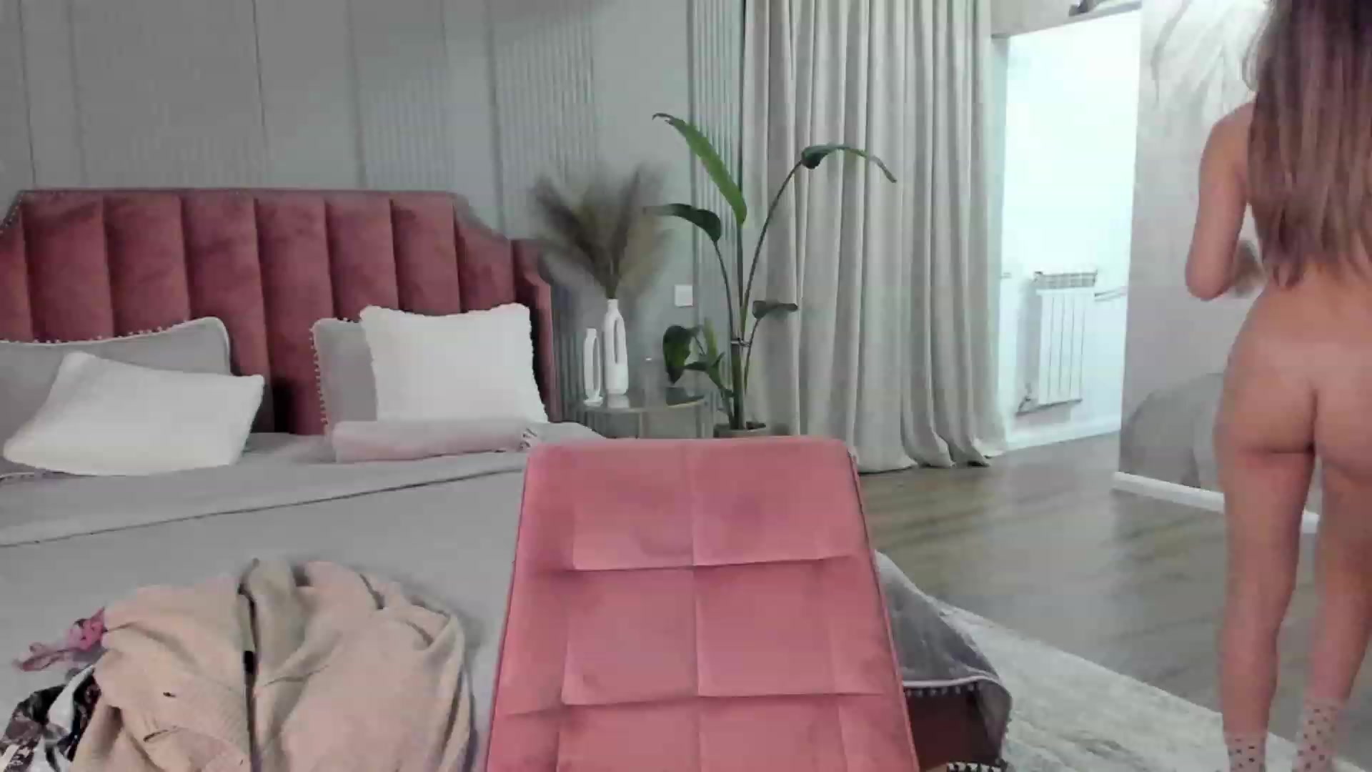 Gallery image thumbnail from NellieCutest's myfreecams stream on, 12/10/2022, 22:36 image 5 of 20