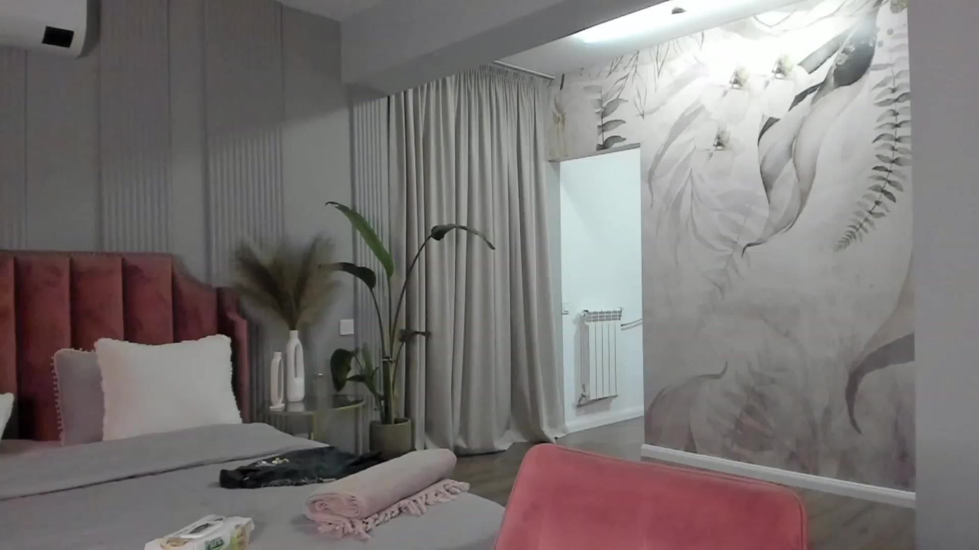 Gallery image thumbnail from NellieCutest's myfreecams stream on, 12/11/2022, 22:32 image 11 of 20