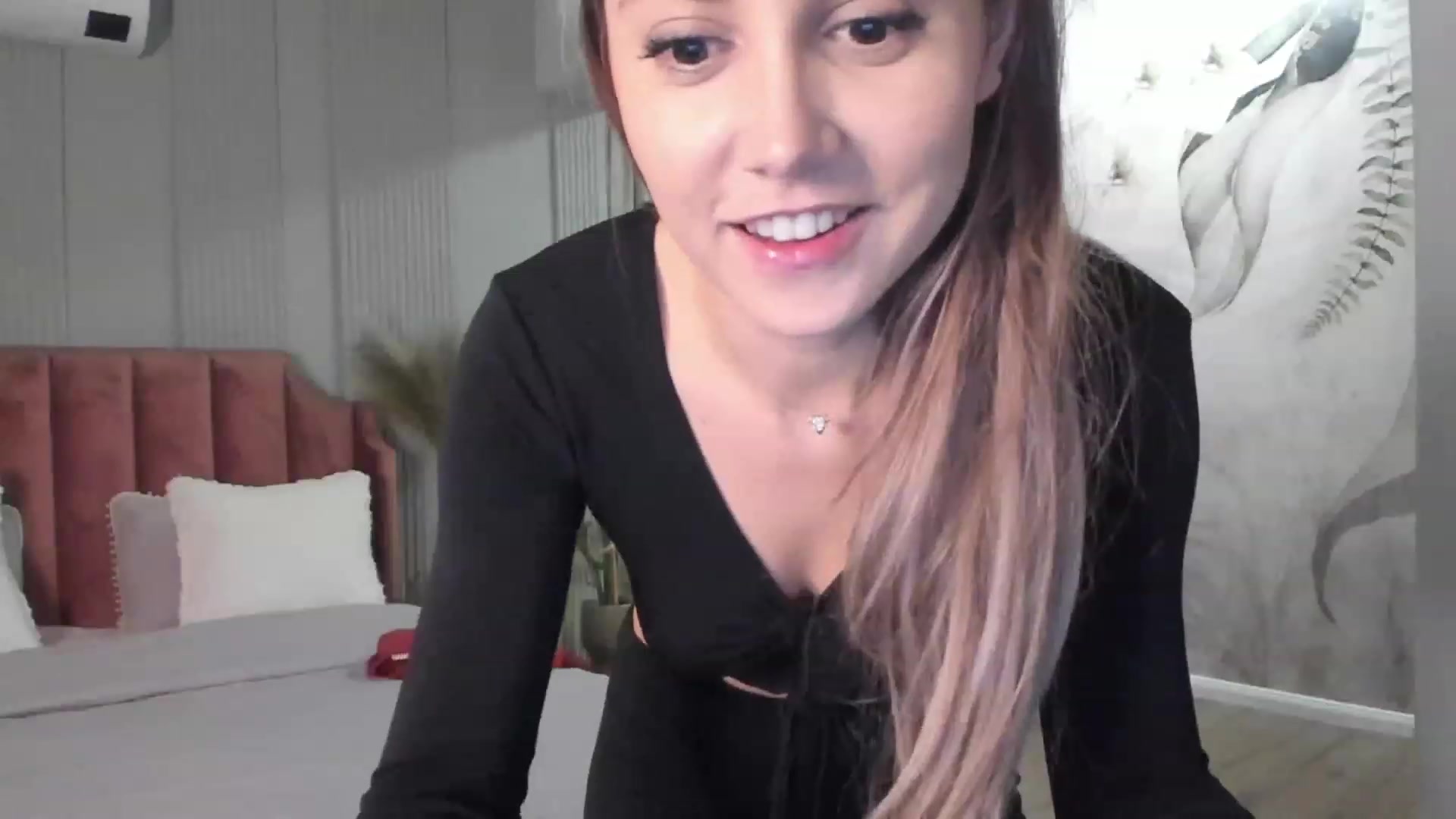 Gallery image thumbnail from NellieCutest's myfreecams stream on, 12/16/2022, 22:00 image 4 of 20