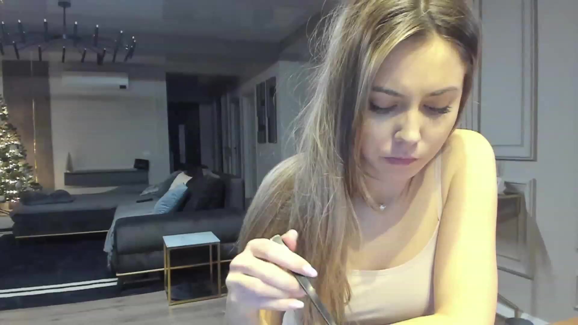 Gallery image thumbnail from NellieCutest's myfreecams stream on, 12/29/2022, 22:11 image 13 of 20