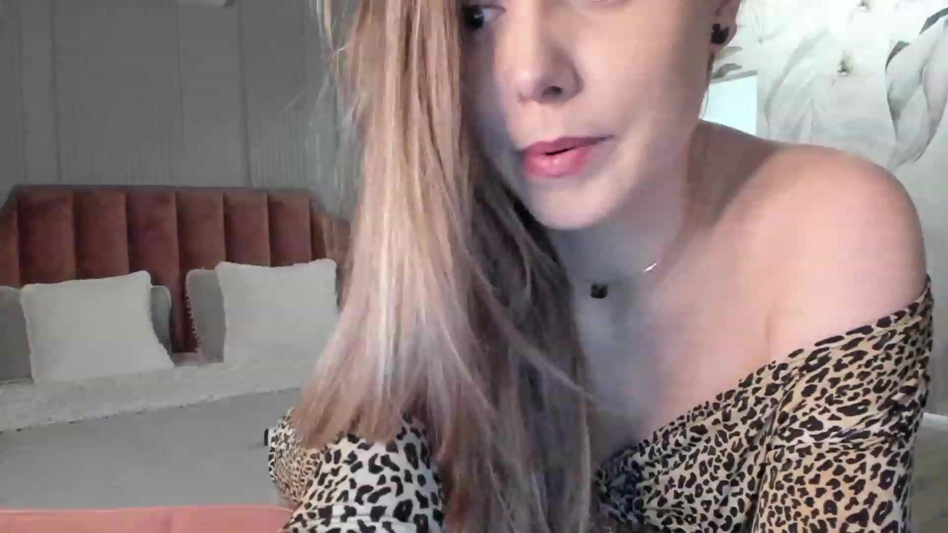 Gallery image thumbnail from NellieCutest's myfreecams stream on, 01/05/2023, 20:06 image 12 of 20