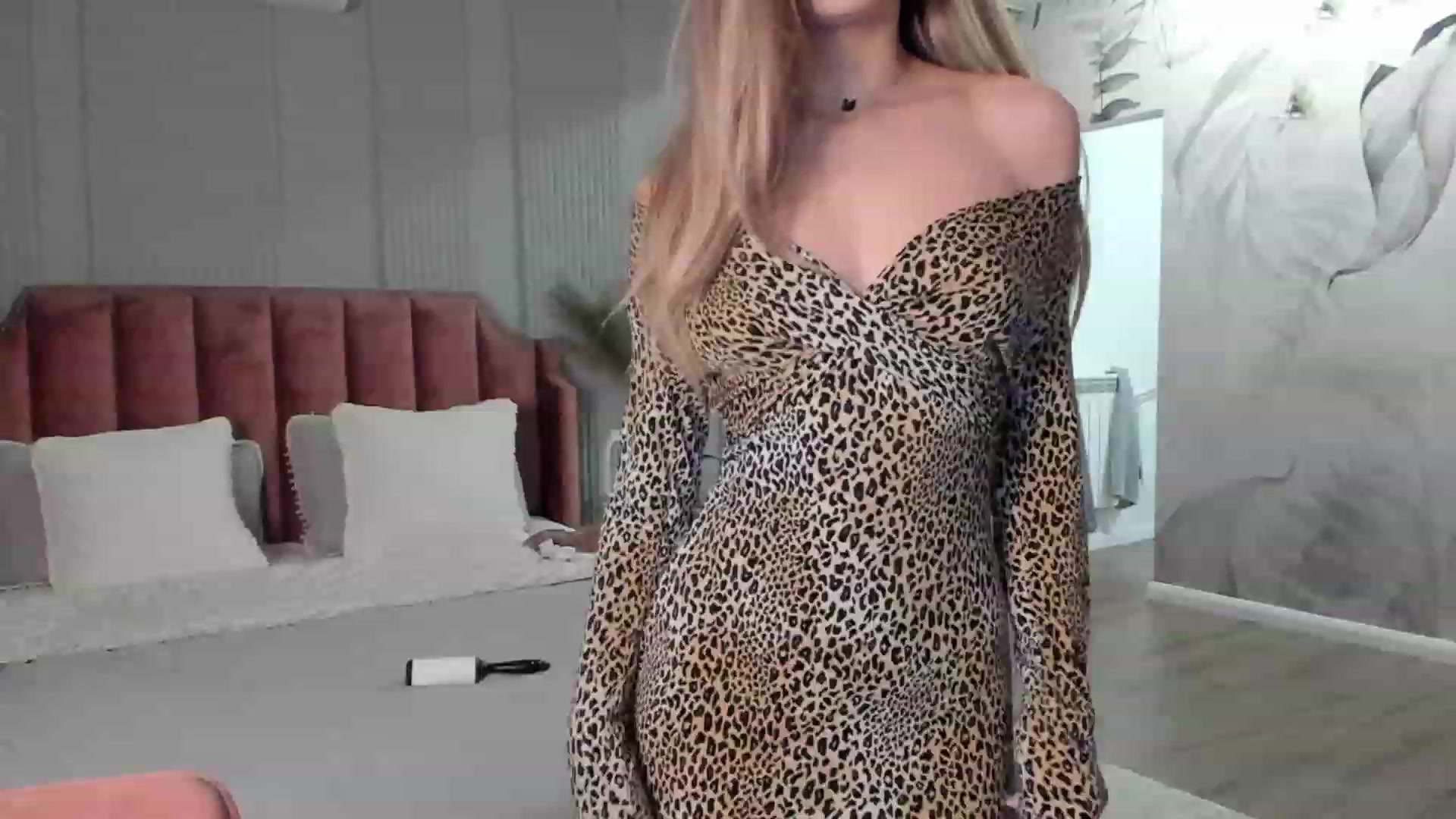 Gallery image thumbnail from NellieCutest's myfreecams stream on, 01/05/2023, 20:06 image 6 of 20
