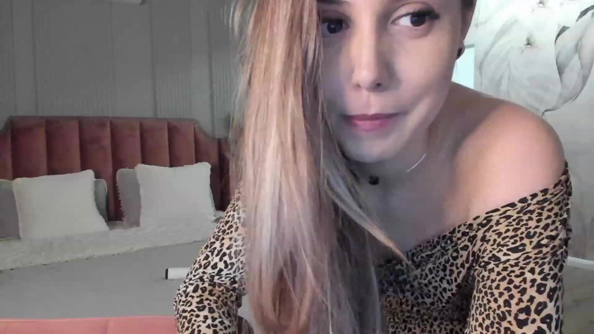 Gallery image thumbnail from NellieCutest's myfreecams stream on, 01/05/2023, 20:06 image 14 of 20