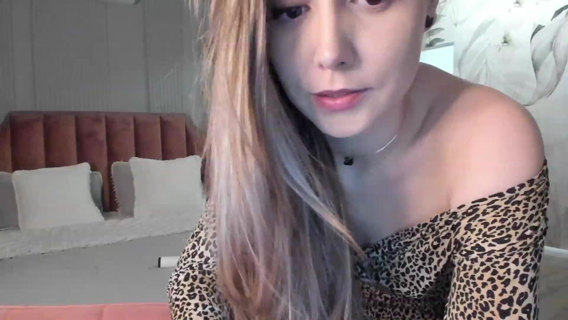 Gallery image thumbnail from NellieCutest's myfreecams stream on, 01/05/2023, 20:06 image 13 of 20