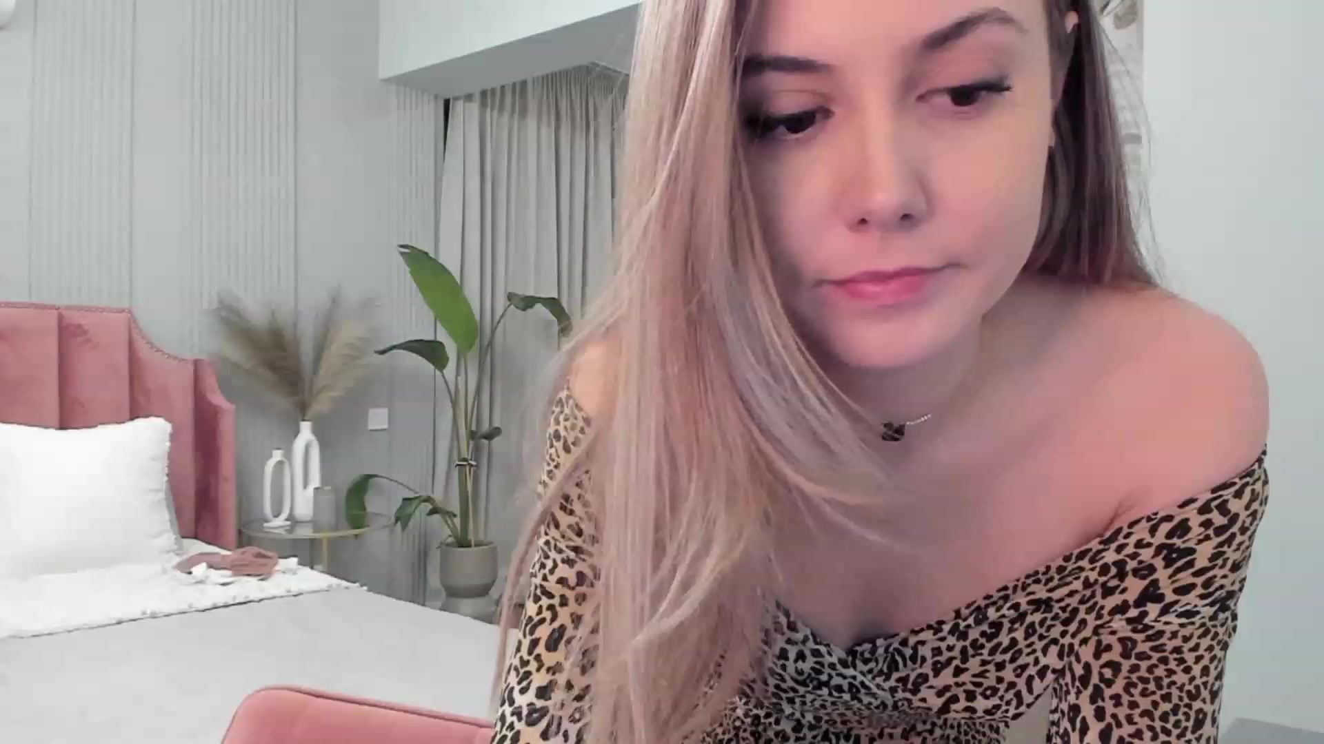 Gallery image thumbnail from NellieCutest's myfreecams stream on, 01/05/2023, 21:55 image 2 of 20