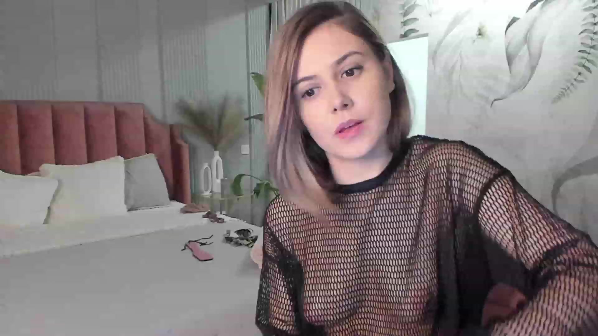 Gallery image thumbnail from NellieCutest's myfreecams stream on, 01/06/2023, 22:11 image 17 of 20