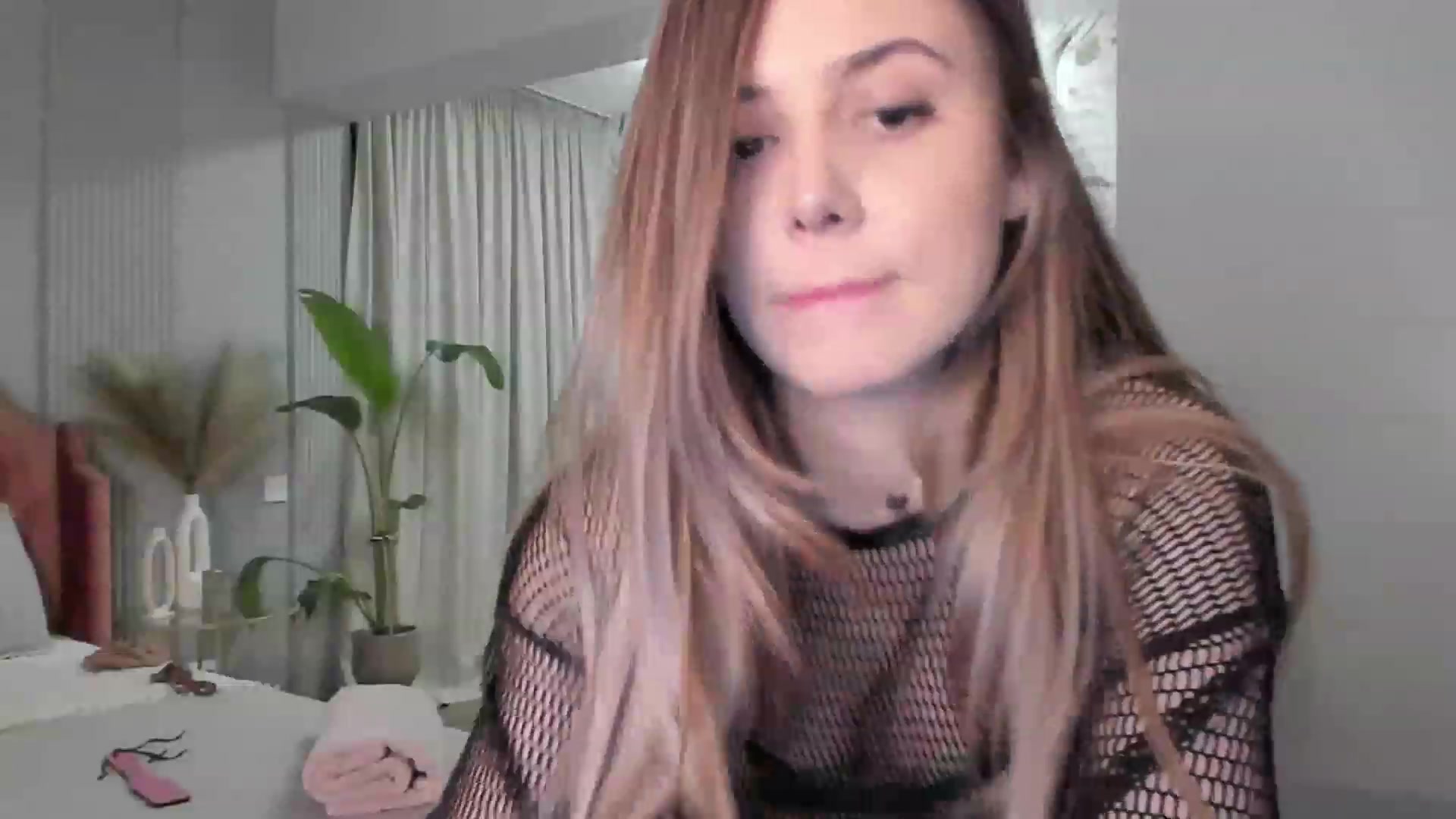 Gallery image thumbnail from NellieCutest's myfreecams stream on, 01/06/2023, 22:11 image 5 of 20