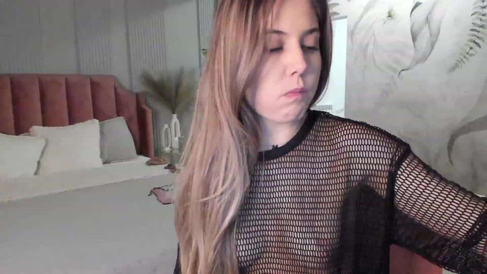 Gallery image thumbnail from NellieCutest's myfreecams stream on, 01/06/2023, 22:11 image 15 of 20