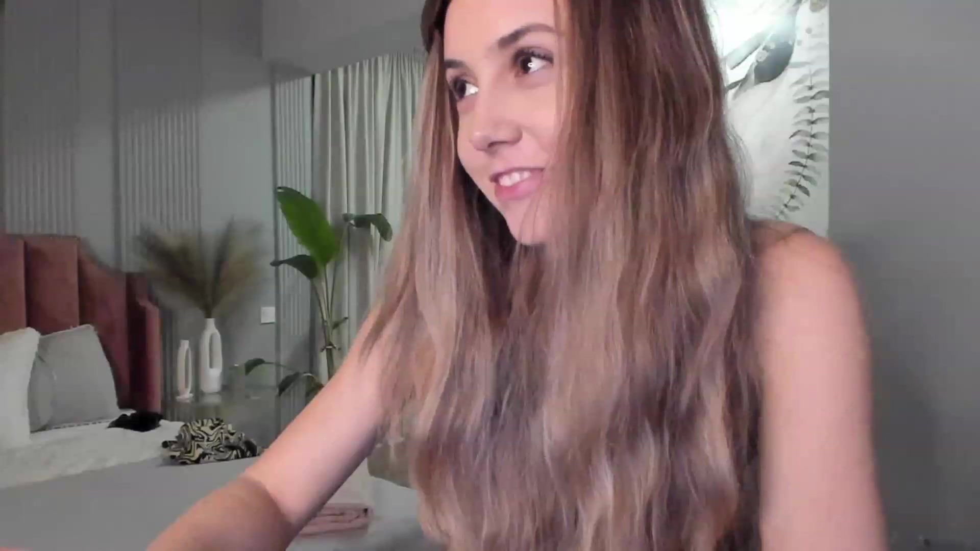 Gallery image thumbnail from NellieCutest's myfreecams stream on, 01/08/2023, 22:27 image 8 of 20