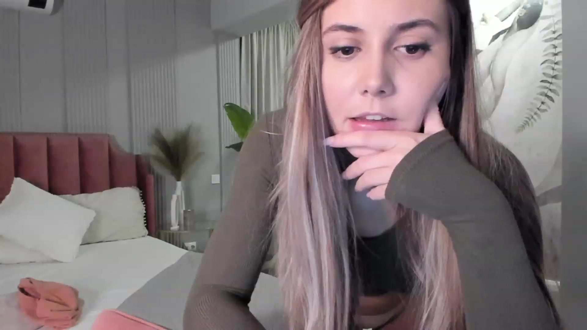 Gallery image thumbnail from NellieCutest's myfreecams stream on, 01/13/2023, 22:17 image 15 of 20