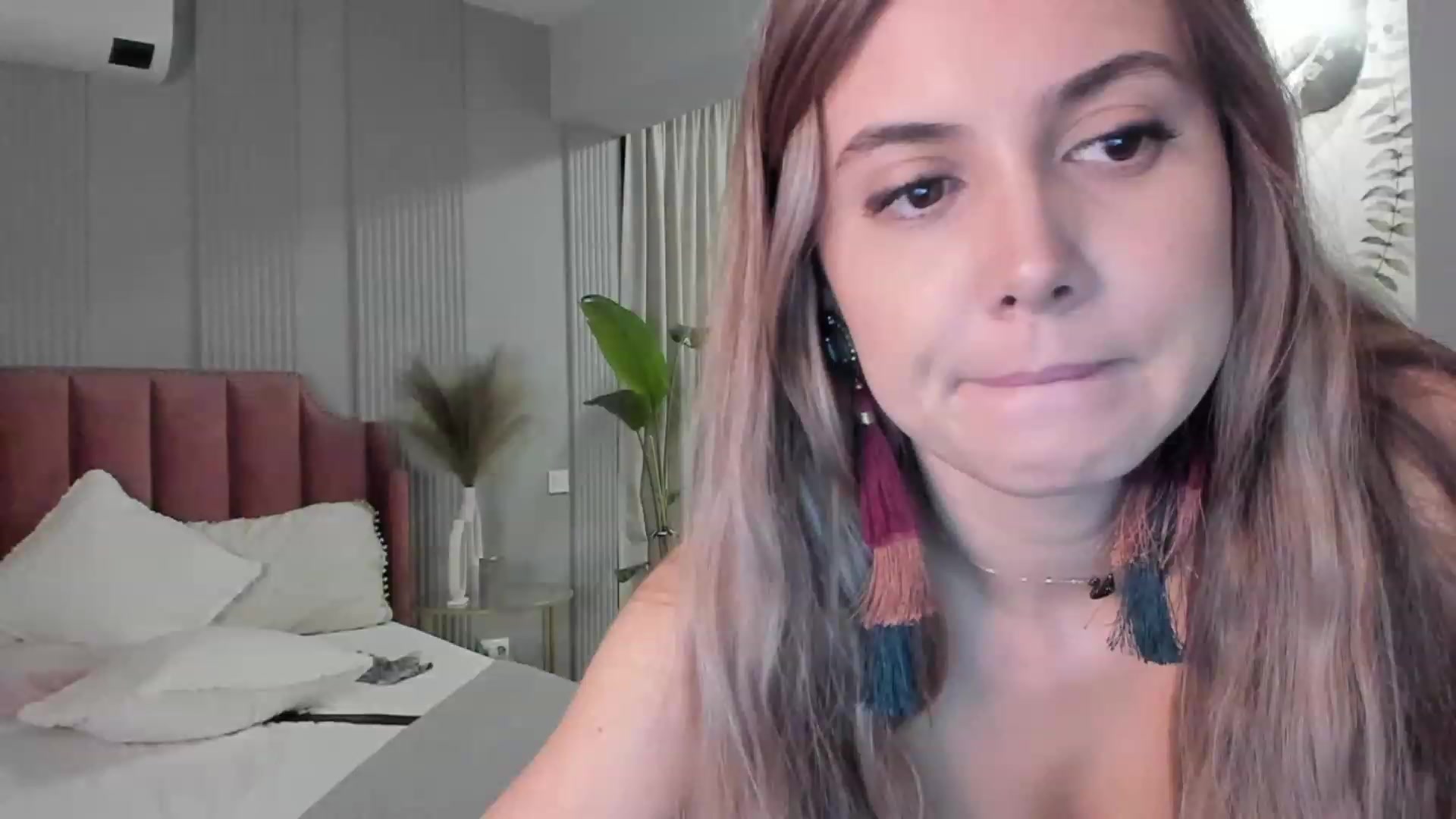 Gallery image thumbnail from NellieCutest's myfreecams stream on, 01/15/2023, 22:44 image 19 of 20