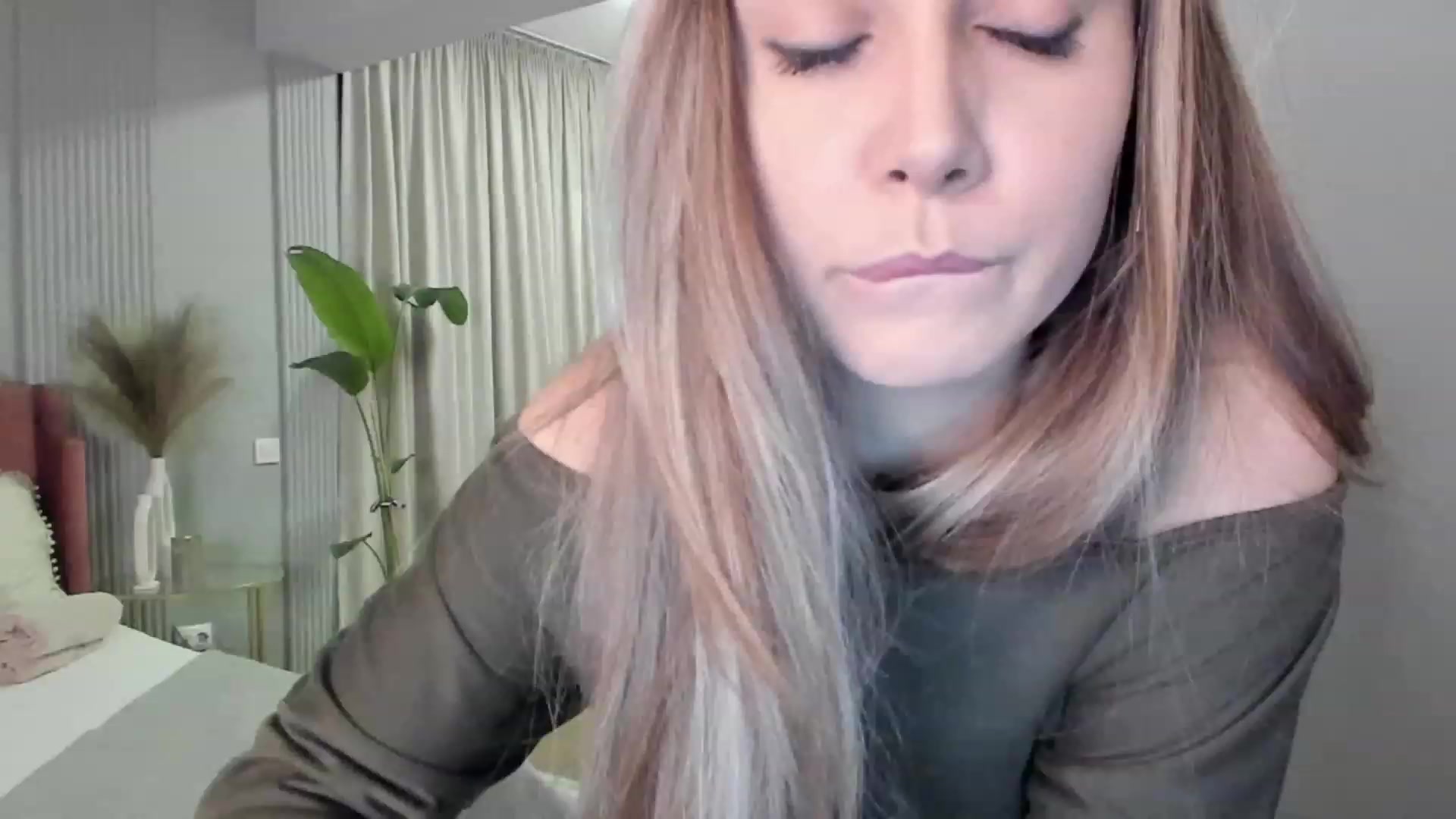 Gallery image thumbnail from NellieCutest's myfreecams stream on, 01/19/2023, 21:57 image 6 of 20