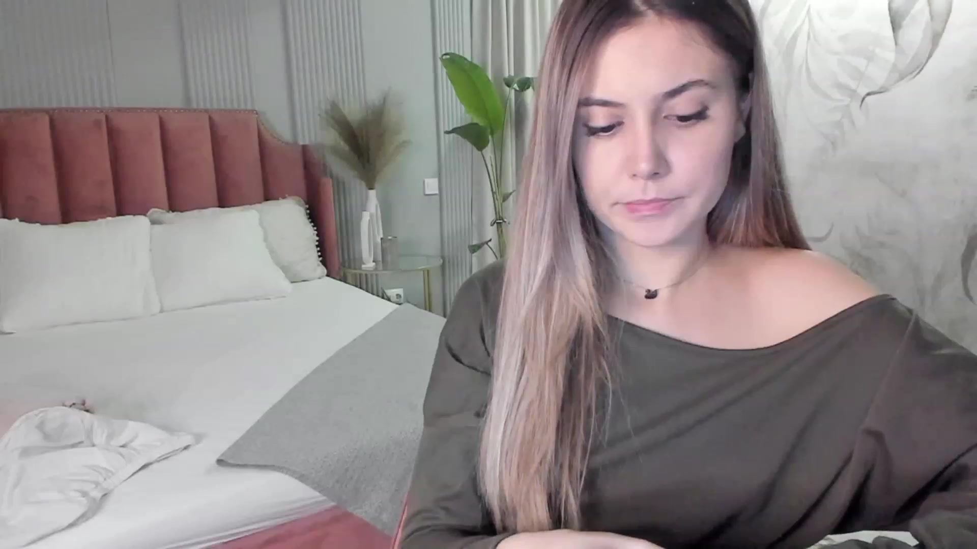 Gallery image thumbnail from NellieCutest's myfreecams stream on, 01/19/2023, 22:47 image 14 of 20