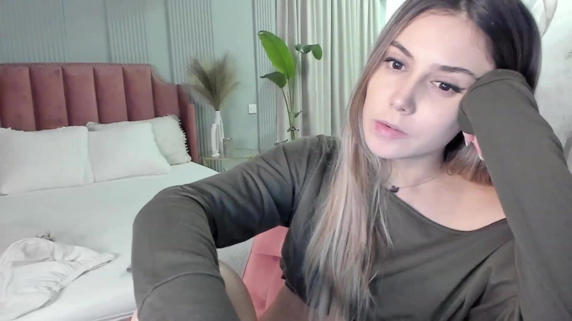 Gallery image thumbnail from NellieCutest's myfreecams stream on, 01/19/2023, 22:47 image 13 of 20