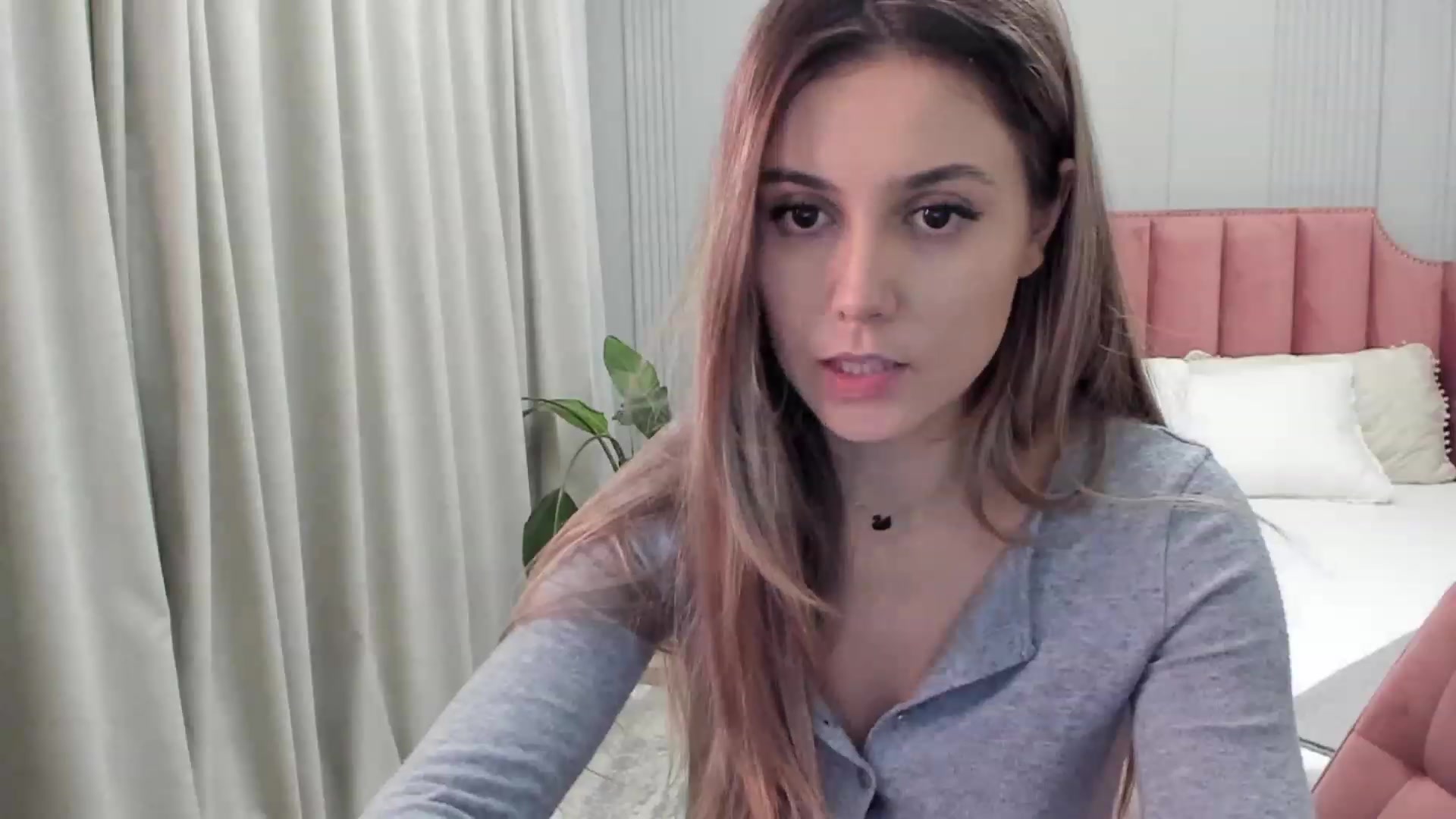 Gallery image thumbnail from NellieCutest's myfreecams stream on, 01/20/2023, 23:10 image 3 of 20