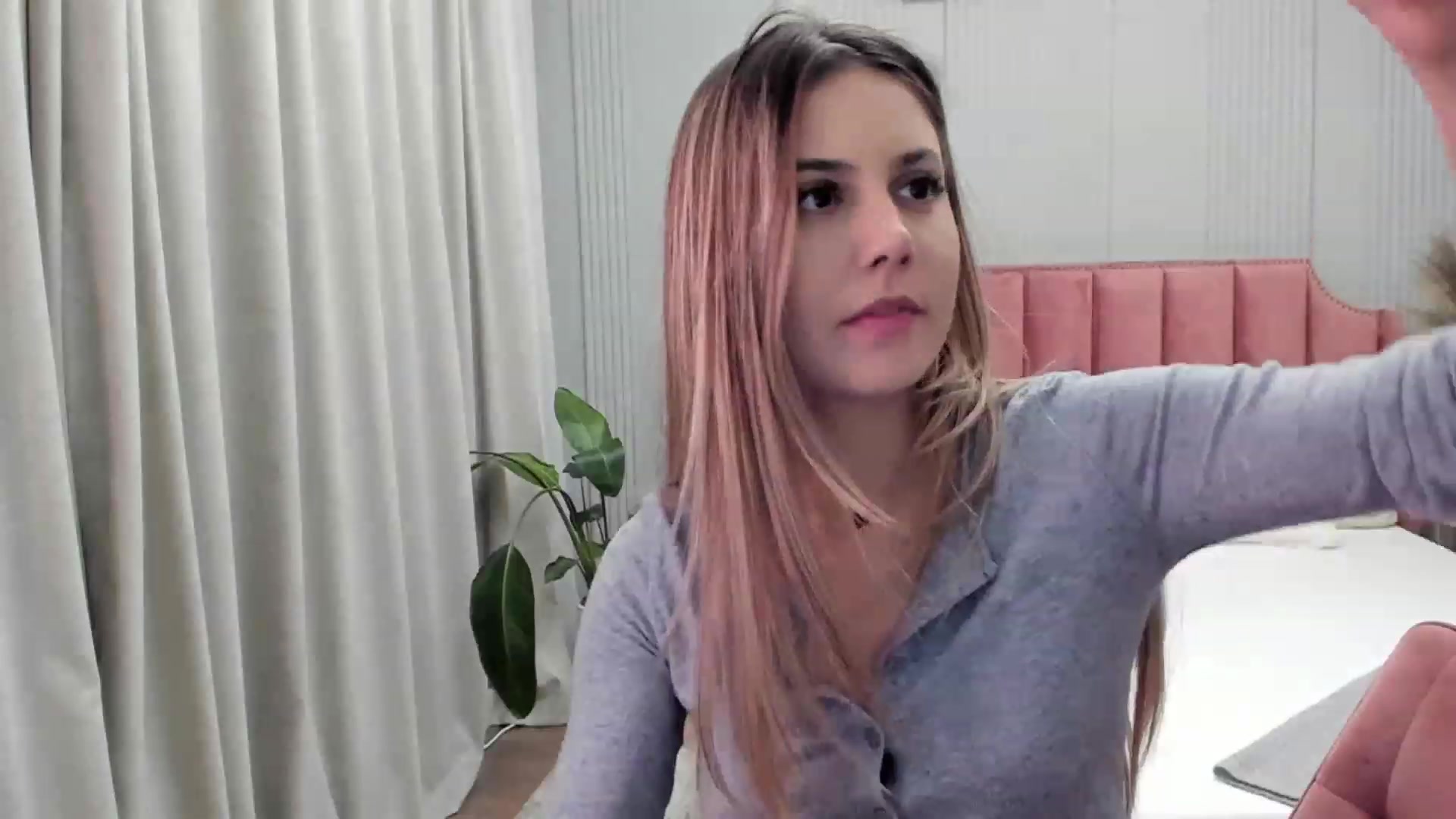 Gallery image thumbnail from NellieCutest's myfreecams stream on, 01/20/2023, 23:10 image 2 of 20