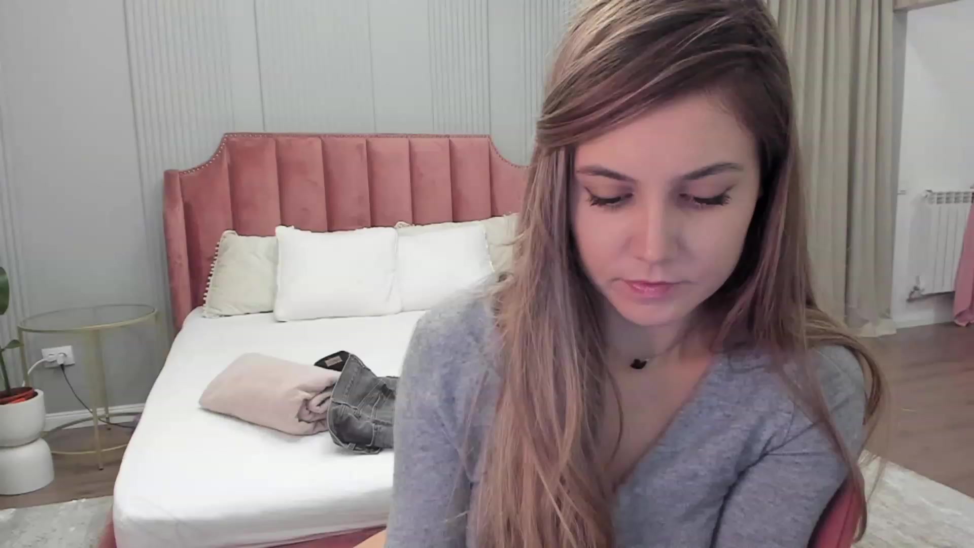 Gallery image thumbnail from NellieCutest's myfreecams stream on, 01/20/2023, 23:10 image 8 of 20