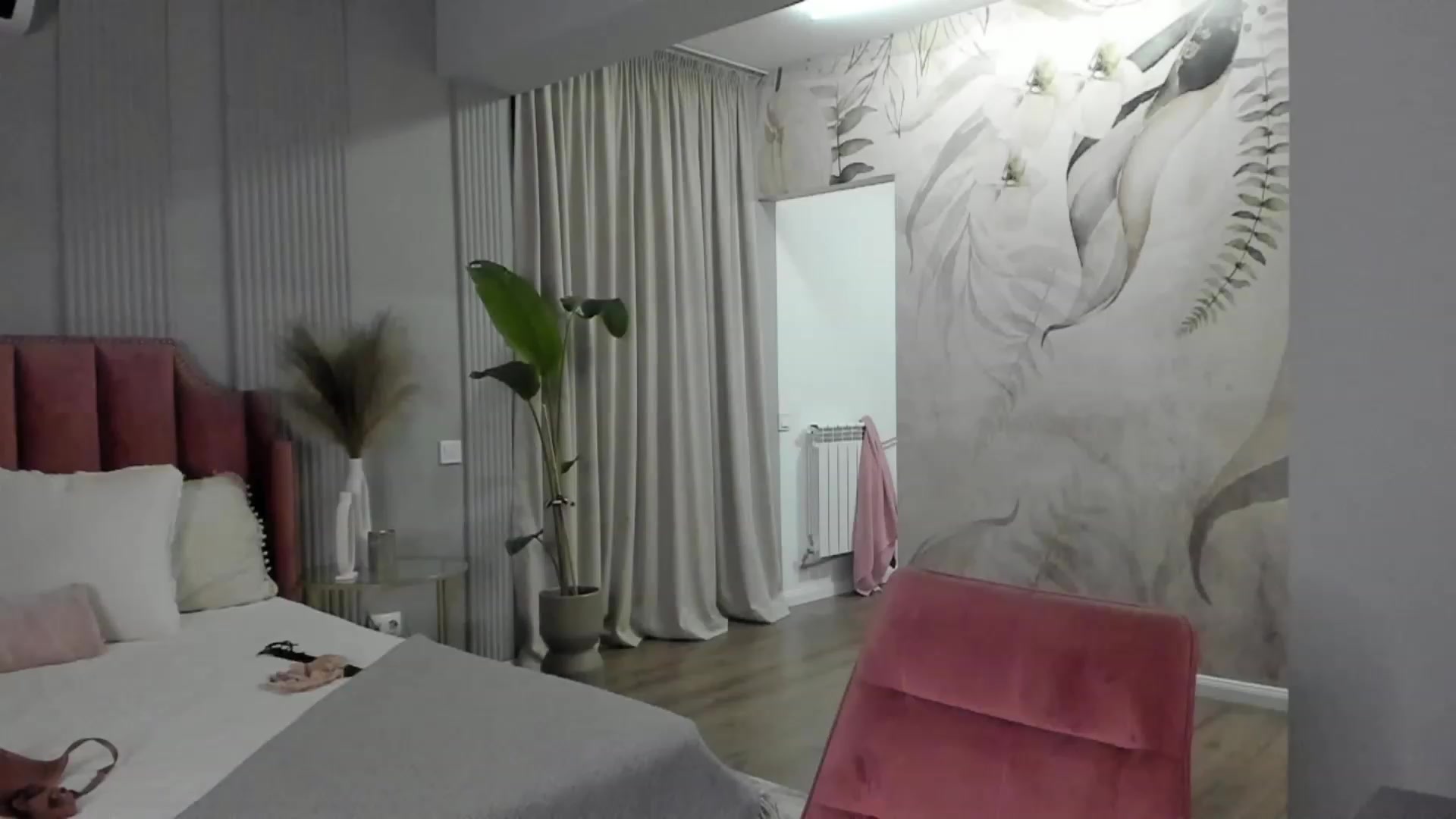 Gallery image thumbnail from NellieCutest's myfreecams stream on, 01/21/2023, 22:10 image 13 of 20