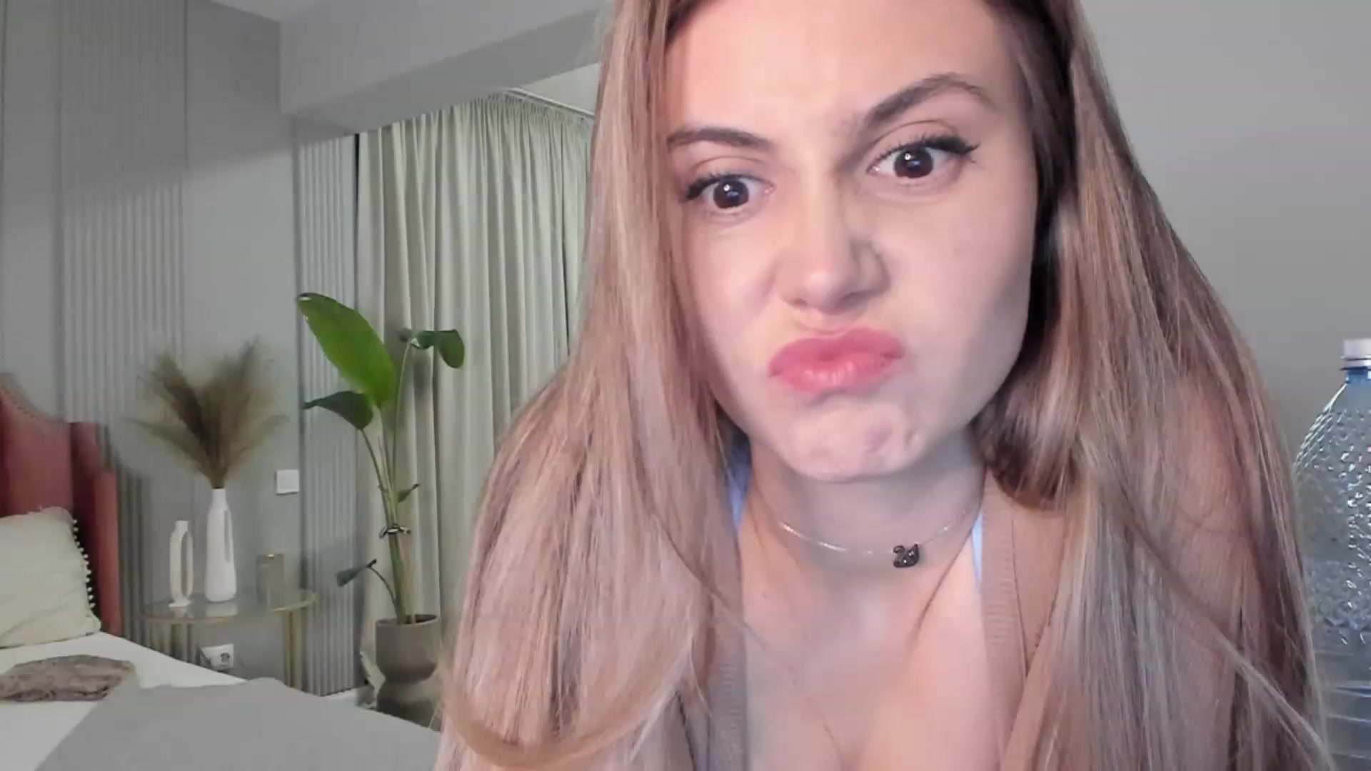 Gallery image thumbnail from NellieCutest's myfreecams stream on, 01/26/2023, 22:00 image 9 of 20