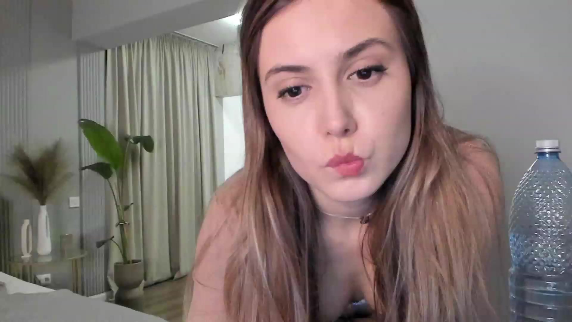 Gallery image thumbnail from NellieCutest's myfreecams stream on, 01/26/2023, 22:00 image 7 of 20