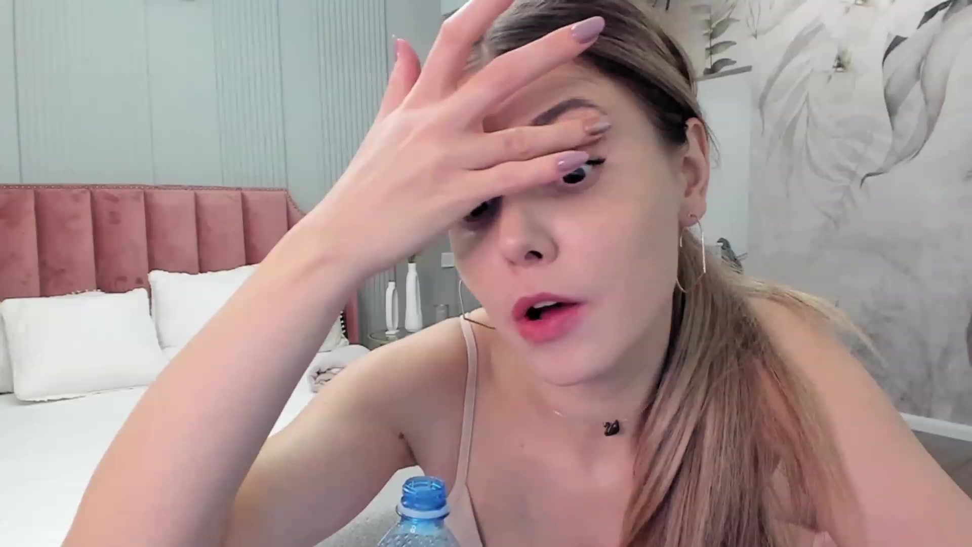 Gallery image thumbnail from NellieCutest's myfreecams stream on, 01/27/2023, 22:58 image 4 of 20