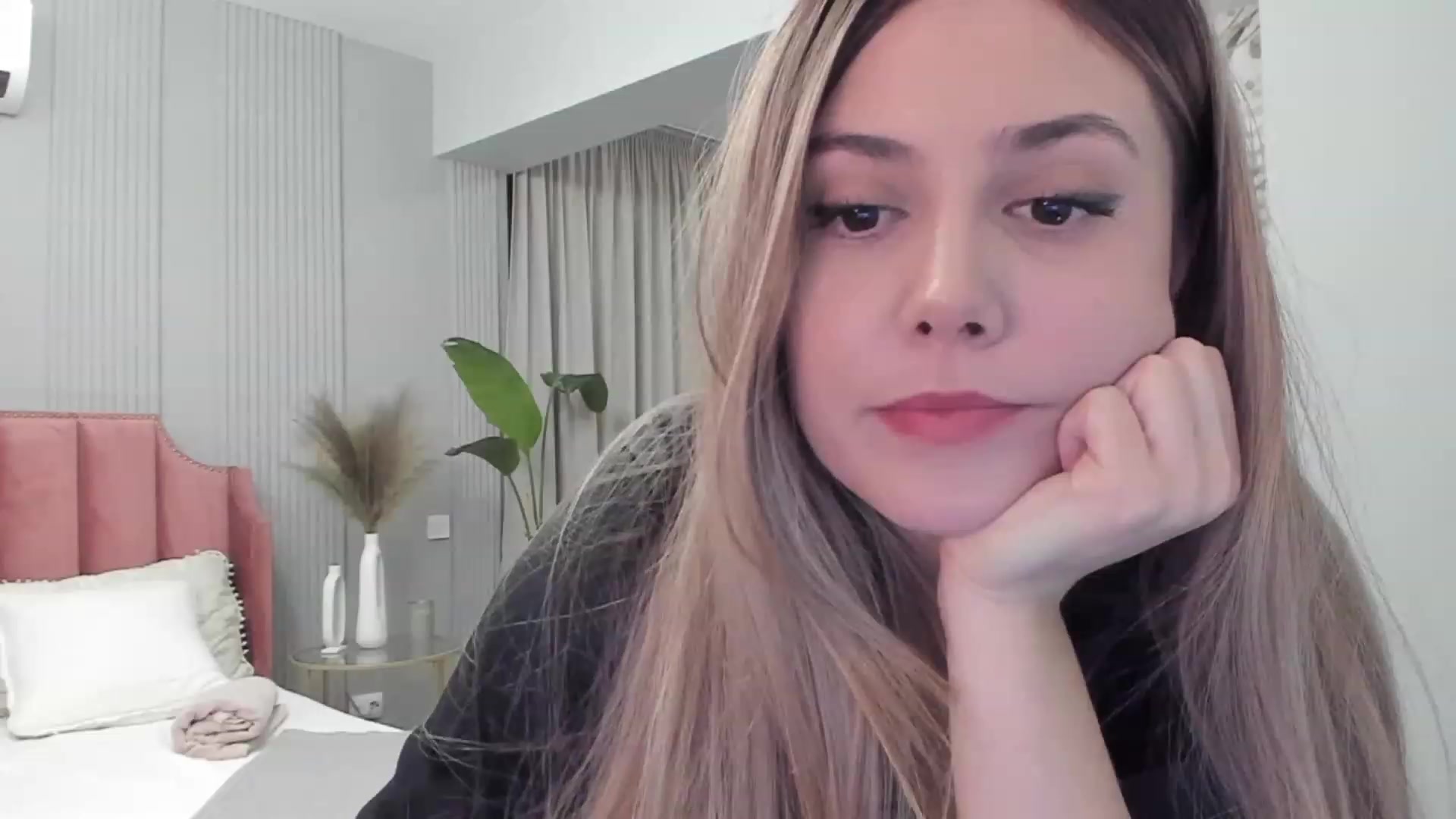 Gallery image thumbnail from NellieCutest's myfreecams stream on, 01/28/2023, 20:58 image 10 of 20