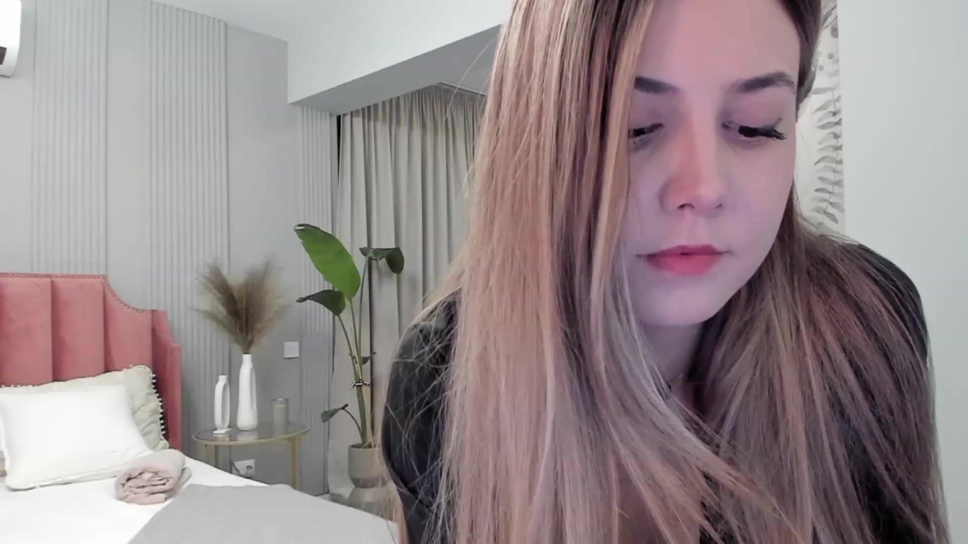 Gallery image thumbnail from NellieCutest's myfreecams stream on, 01/28/2023, 20:58 image 11 of 20