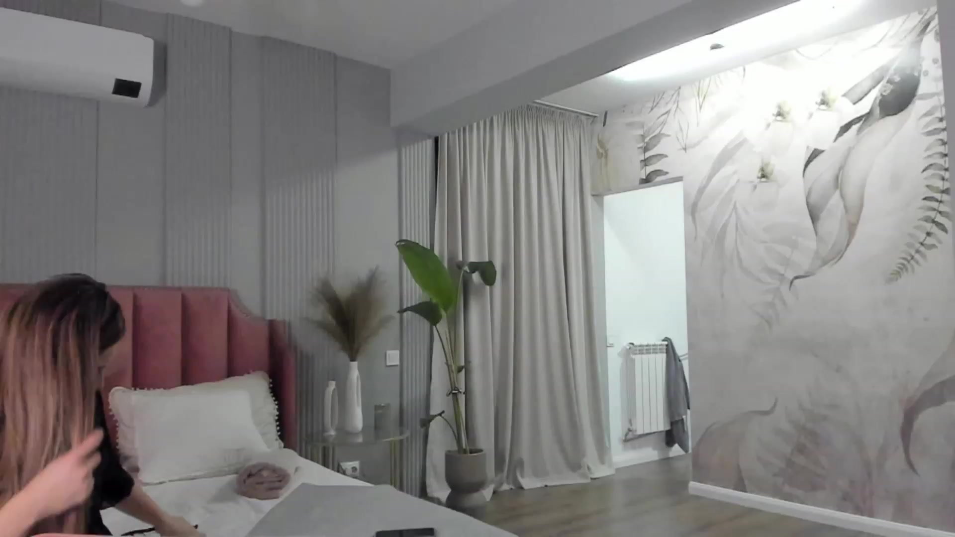 Gallery image thumbnail from NellieCutest's myfreecams stream on, 01/28/2023, 22:40 image 15 of 20