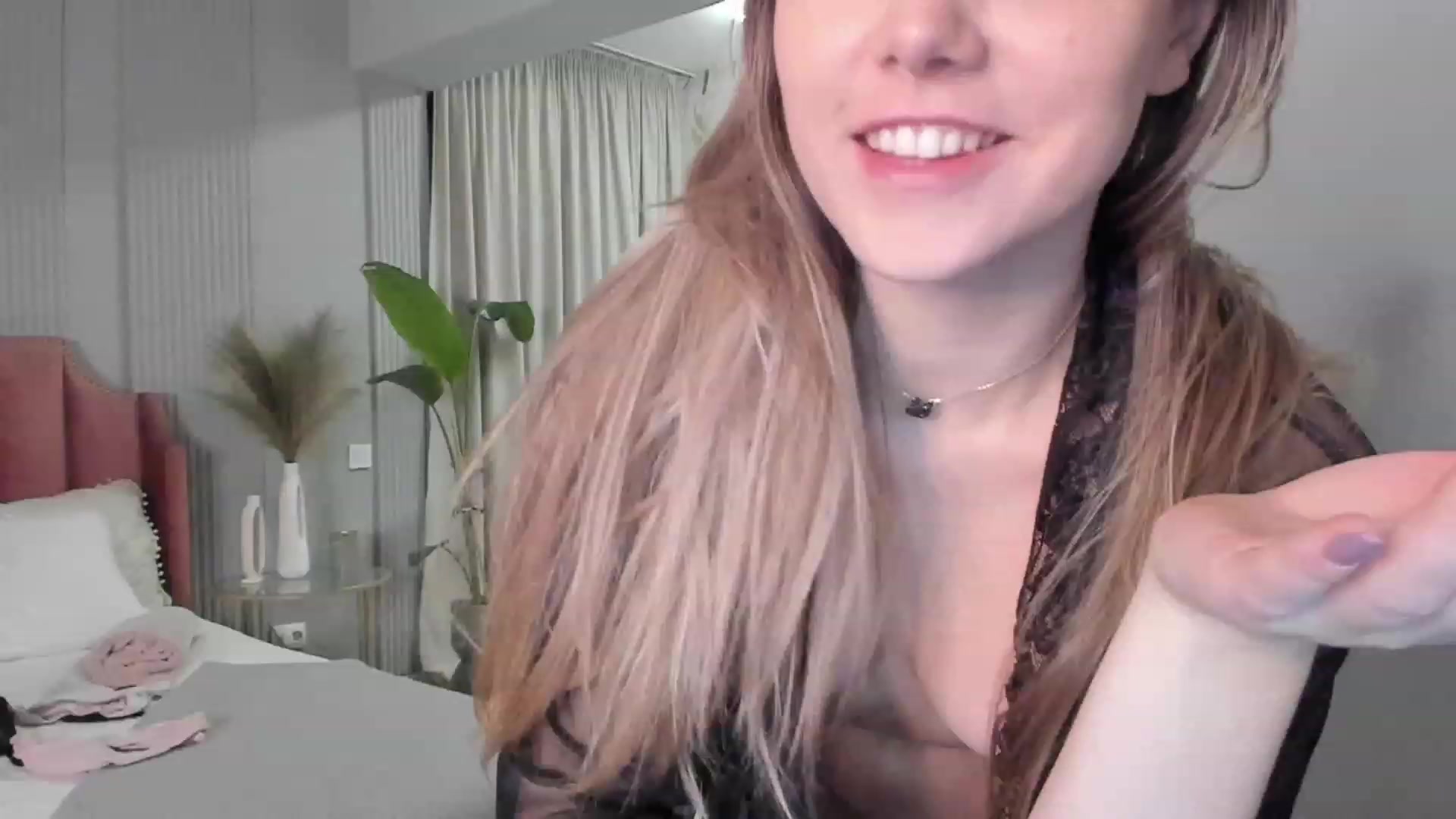 Gallery image thumbnail from NellieCutest's myfreecams stream on, 01/28/2023, 23:21 image 8 of 20