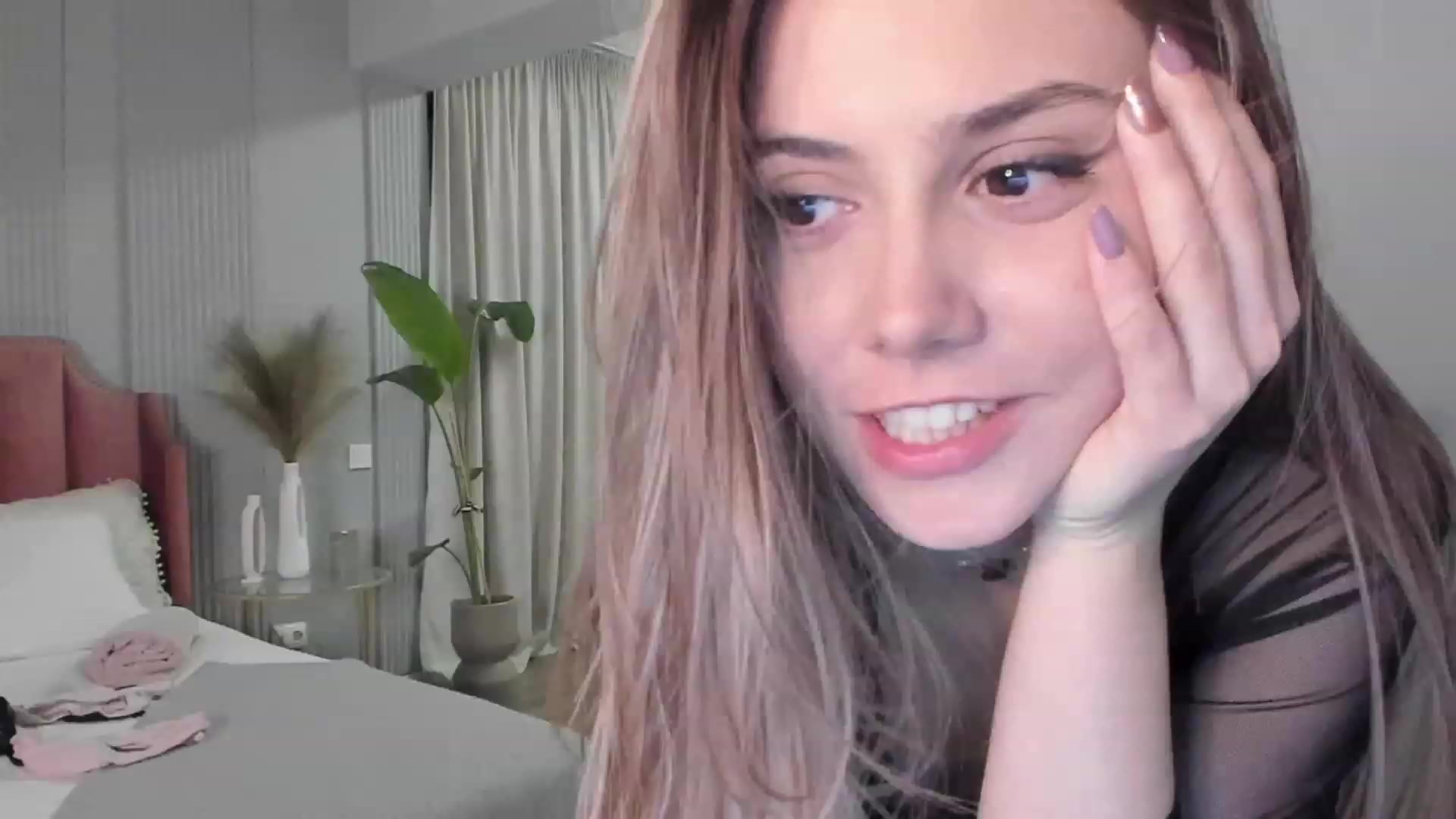 Gallery image thumbnail from NellieCutest's myfreecams stream on, 01/28/2023, 23:21 image 3 of 20