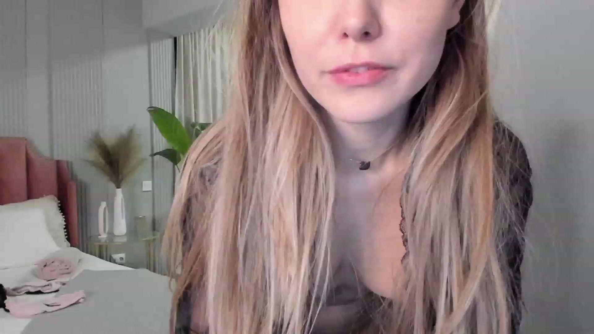 Gallery image thumbnail from NellieCutest's myfreecams stream on, 01/28/2023, 23:21 image 12 of 20