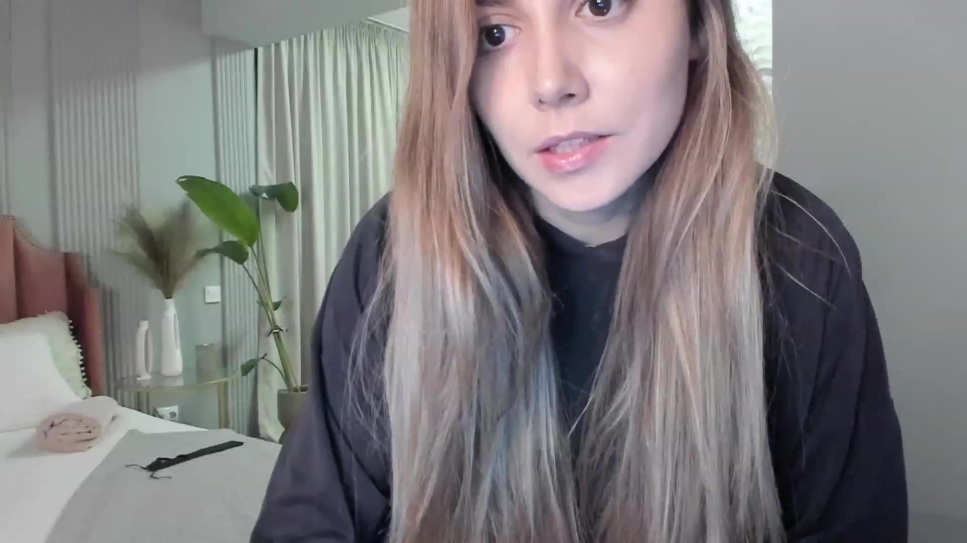 Gallery image thumbnail from NellieCutest's myfreecams stream on, 01/29/2023, 23:19 image 7 of 20
