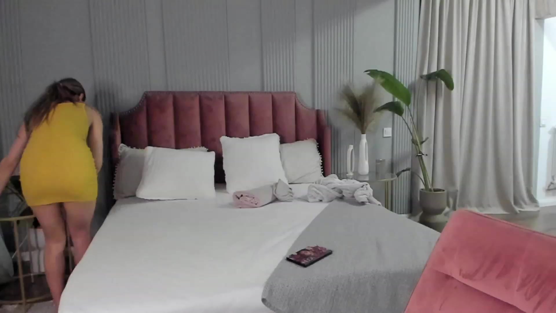 Gallery image thumbnail from NellieCutest's myfreecams stream on, 02/02/2023, 22:06 image 2 of 20