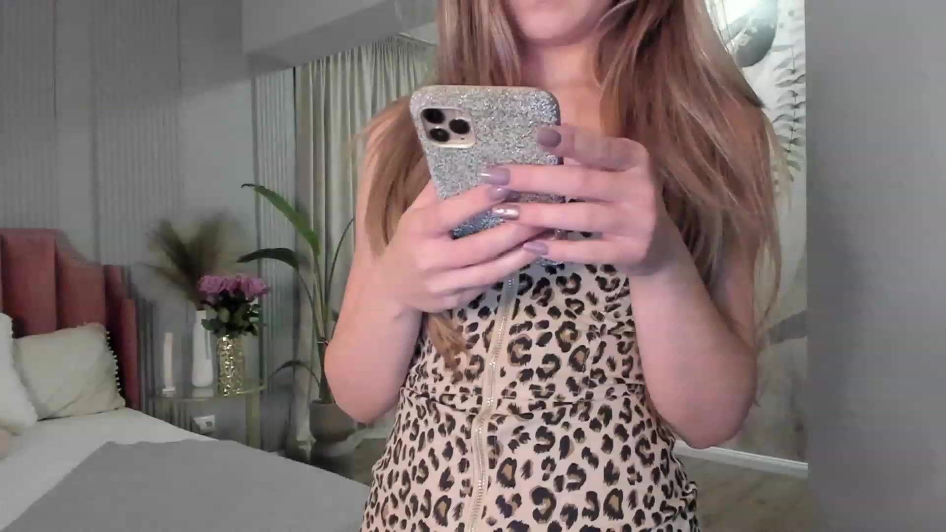 Gallery image thumbnail from NellieCutest's myfreecams stream on, 02/03/2023, 20:27 image 6 of 20