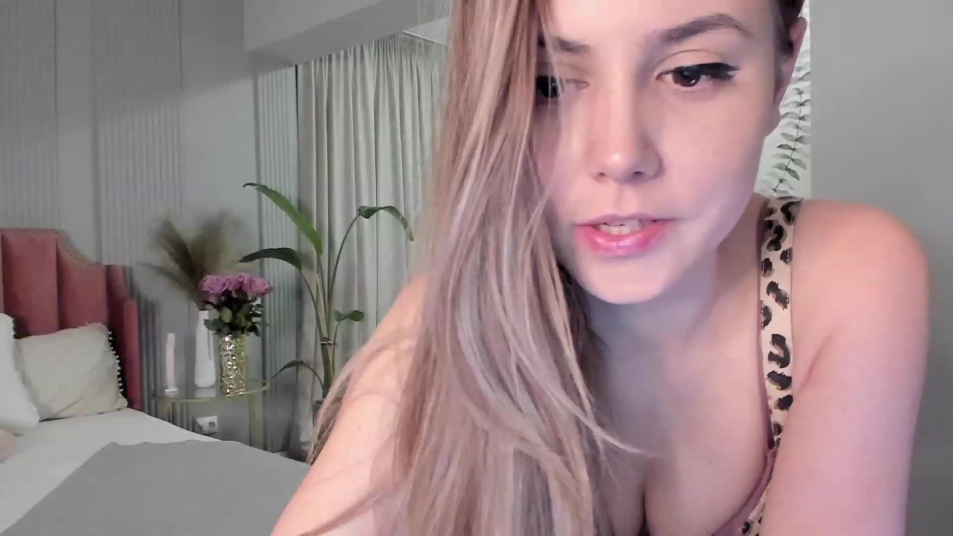Gallery image thumbnail from NellieCutest's myfreecams stream on, 02/03/2023, 20:27 image 11 of 20