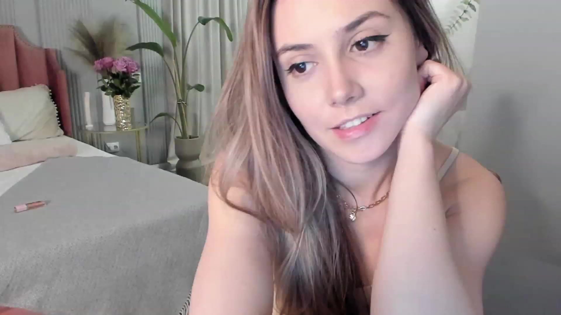 Gallery image thumbnail from NellieCutest's myfreecams stream on, 02/04/2023, 22:38 image 13 of 20