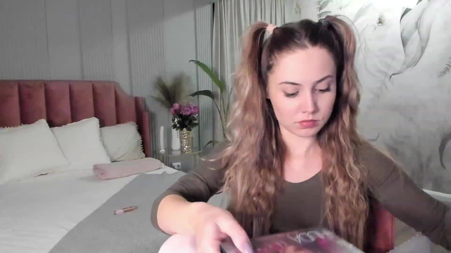 Gallery image thumbnail from NellieCutest's myfreecams stream on, 02/05/2023, 21:55 image 2 of 20