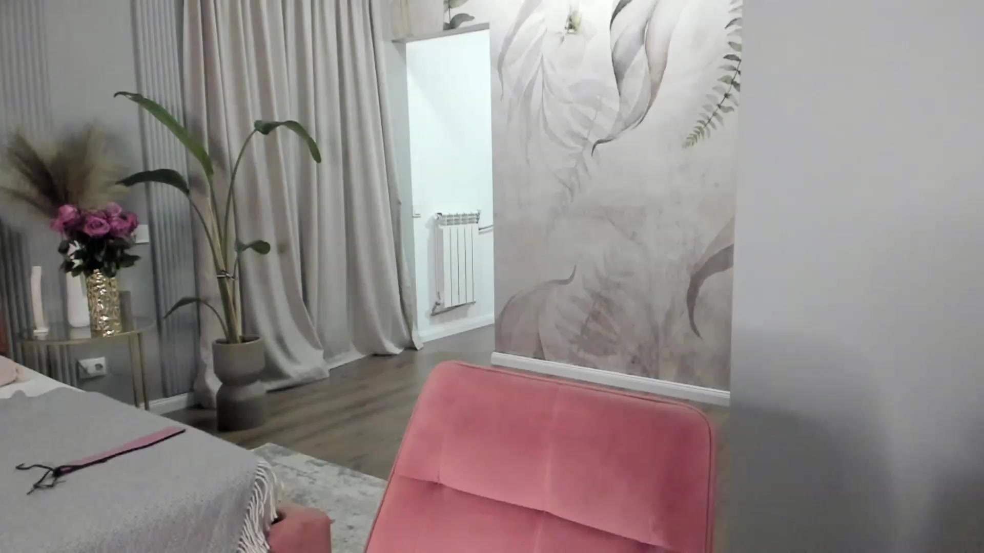 Gallery image thumbnail from NellieCutest's myfreecams stream on, 02/05/2023, 22:31 image 9 of 20