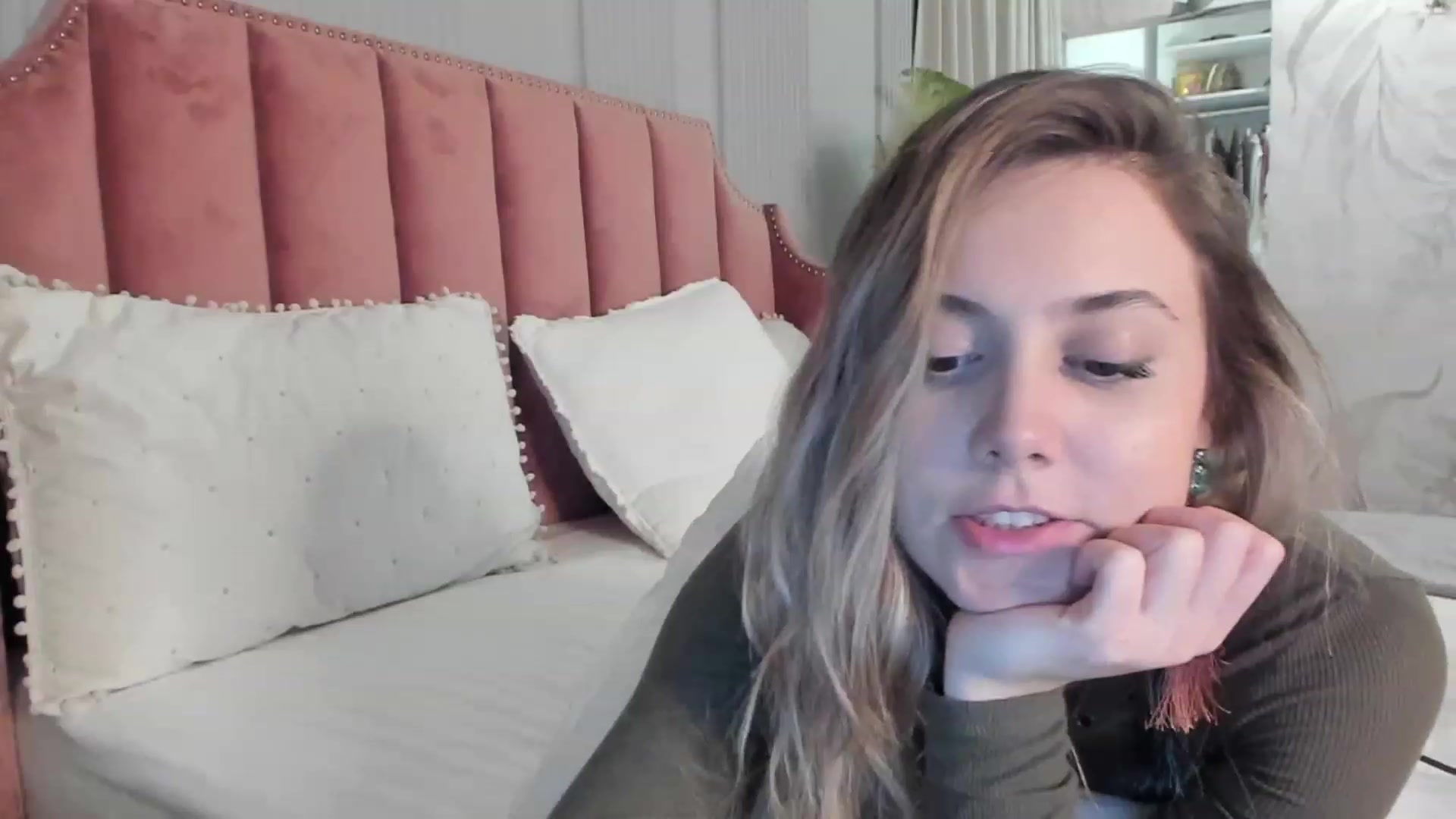Gallery image thumbnail from NellieCutest's myfreecams stream on, 02/05/2023, 22:31 image 18 of 20