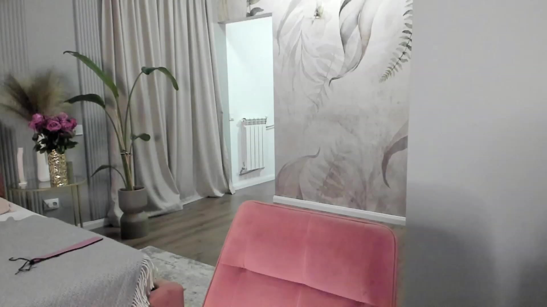 Gallery image thumbnail from NellieCutest's myfreecams stream on, 02/05/2023, 22:31 image 8 of 20