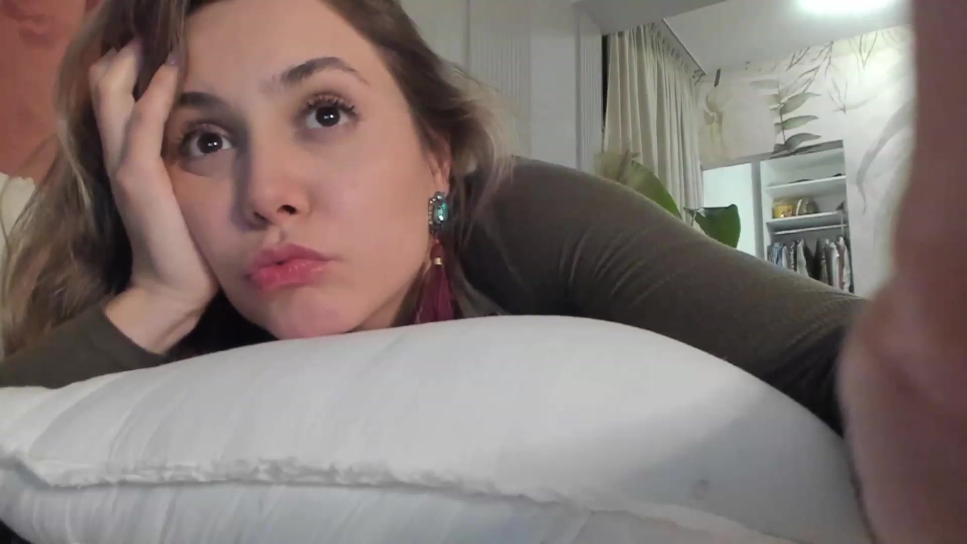 Gallery image thumbnail from NellieCutest's myfreecams stream on, 02/05/2023, 22:31 image 17 of 20