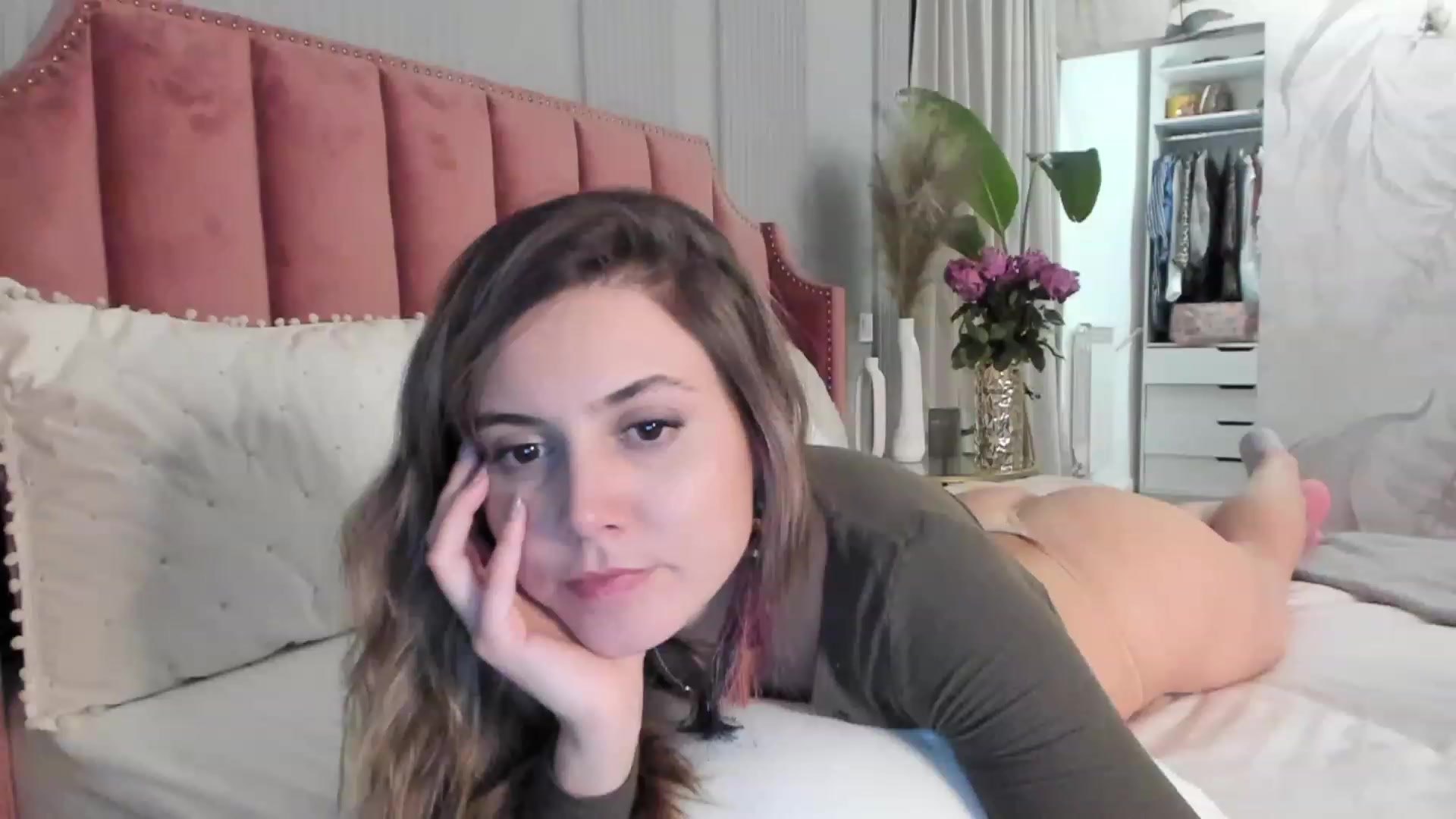 Gallery image thumbnail from NellieCutest's myfreecams stream on, 02/05/2023, 22:31 image 16 of 20