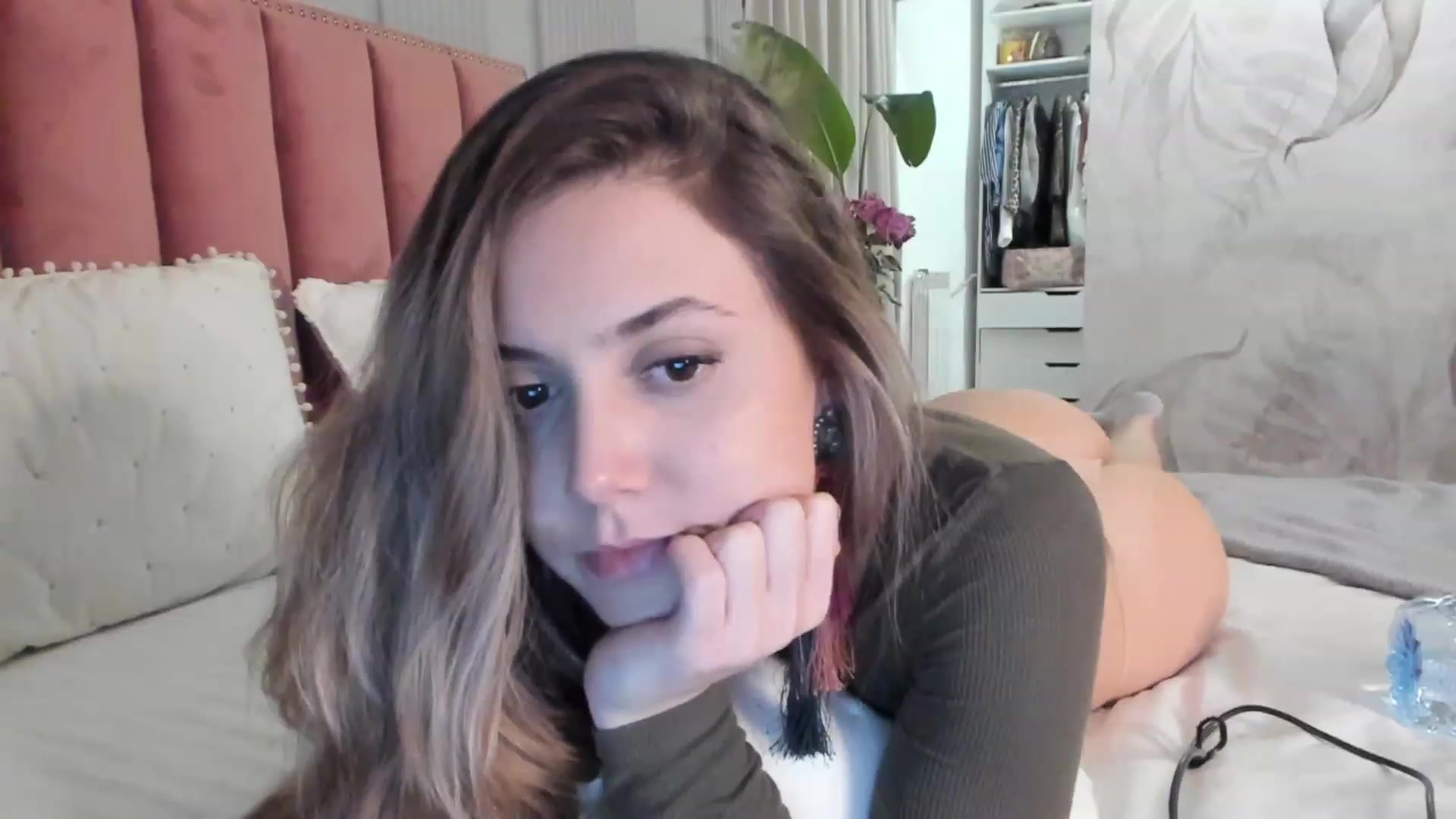 Gallery image thumbnail from NellieCutest's myfreecams stream on, 02/05/2023, 22:31 image 19 of 20