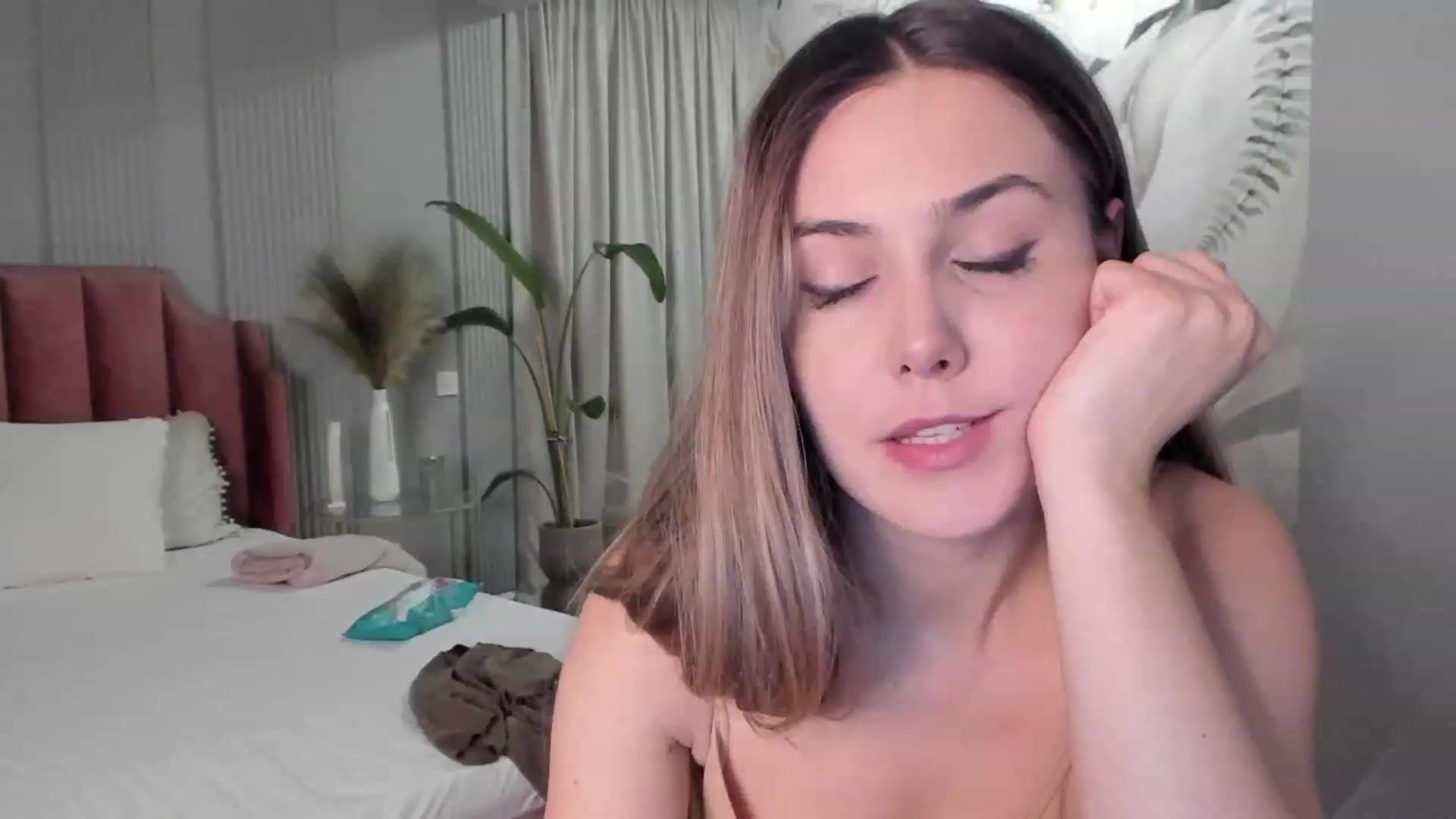 Gallery image thumbnail from NellieCutest's myfreecams stream on, 02/09/2023, 21:06 image 4 of 20