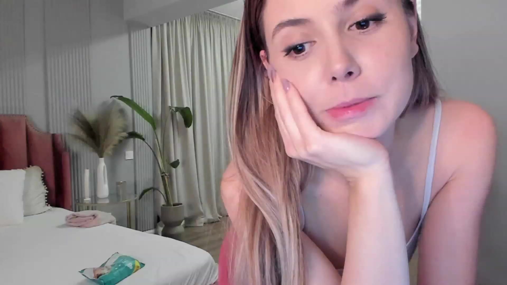 Gallery image thumbnail from NellieCutest's myfreecams stream on, 02/10/2023, 20:44 image 11 of 20