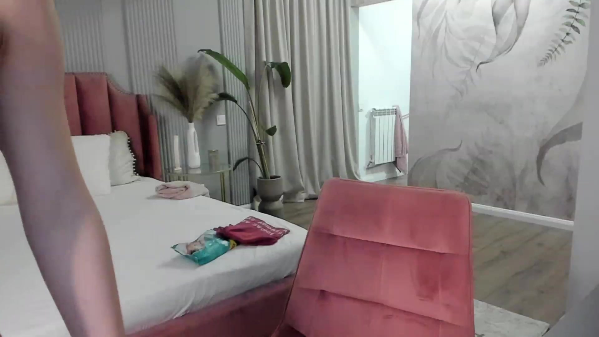 Gallery image thumbnail from NellieCutest's myfreecams stream on, 02/10/2023, 21:45 image 19 of 20