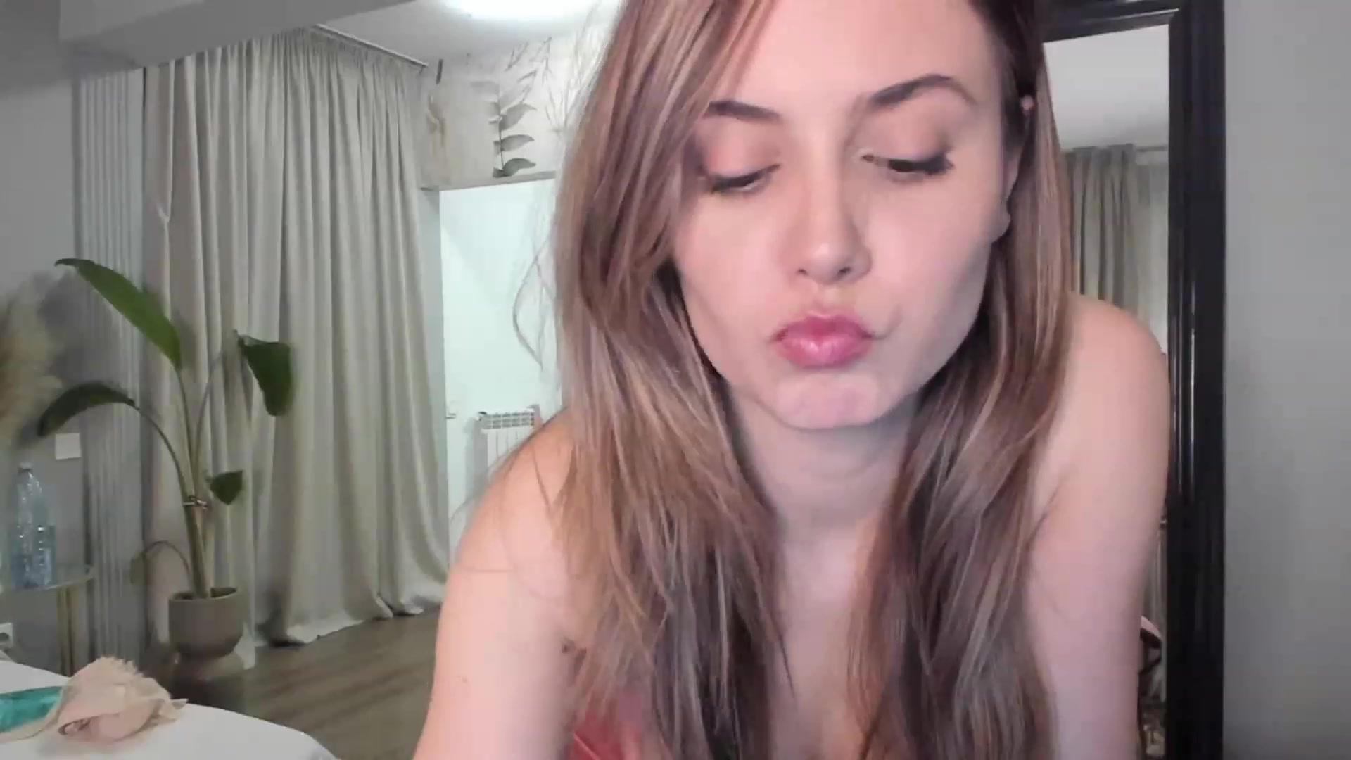 Gallery image thumbnail from NellieCutest's myfreecams stream on, 02/17/2023, 20:31 image 16 of 20