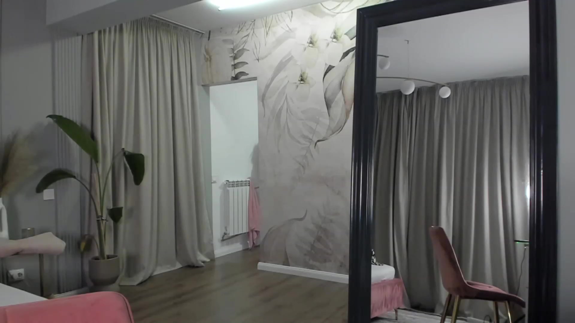 Gallery image thumbnail from NellieCutest's myfreecams stream on, 02/19/2023, 21:43 image 3 of 20