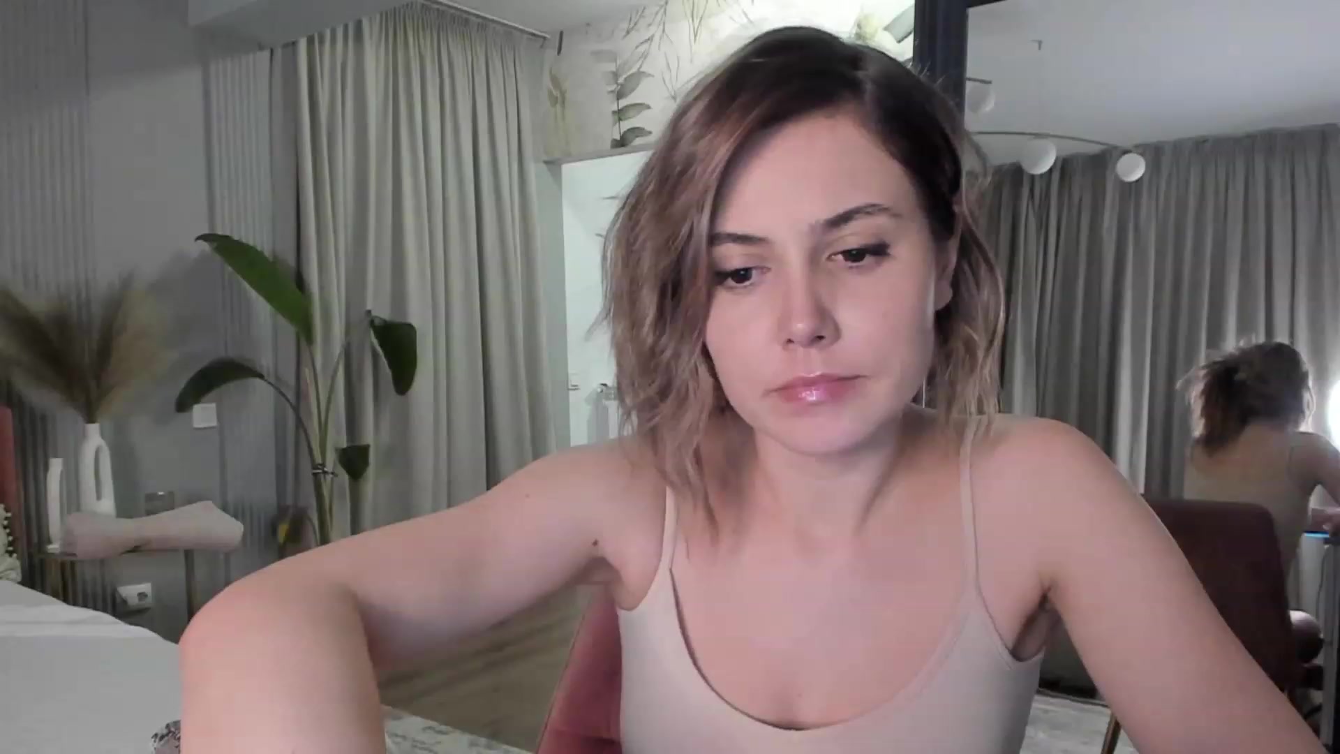 Gallery image thumbnail from NellieCutest's myfreecams stream on, 02/19/2023, 22:33 image 3 of 20
