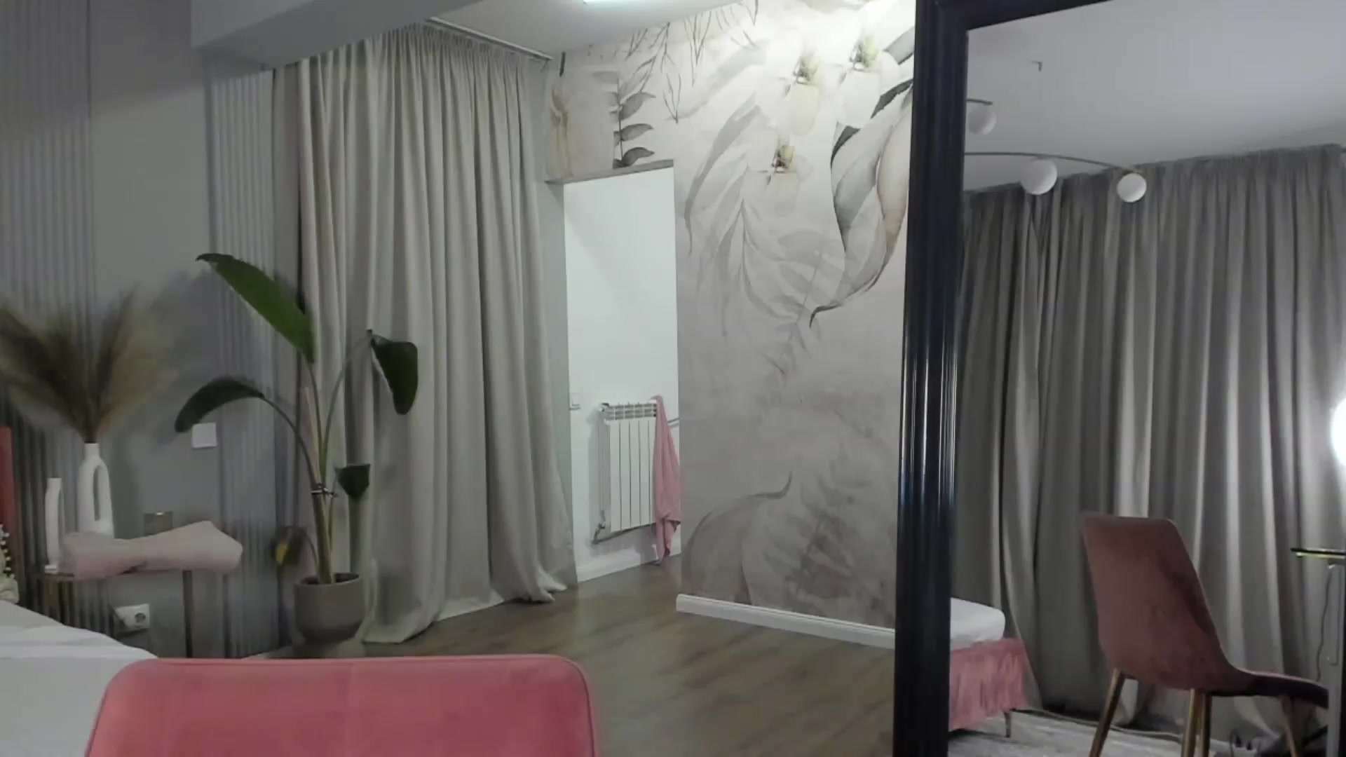 Gallery image thumbnail from NellieCutest's myfreecams stream on, 02/19/2023, 22:33 image 9 of 20